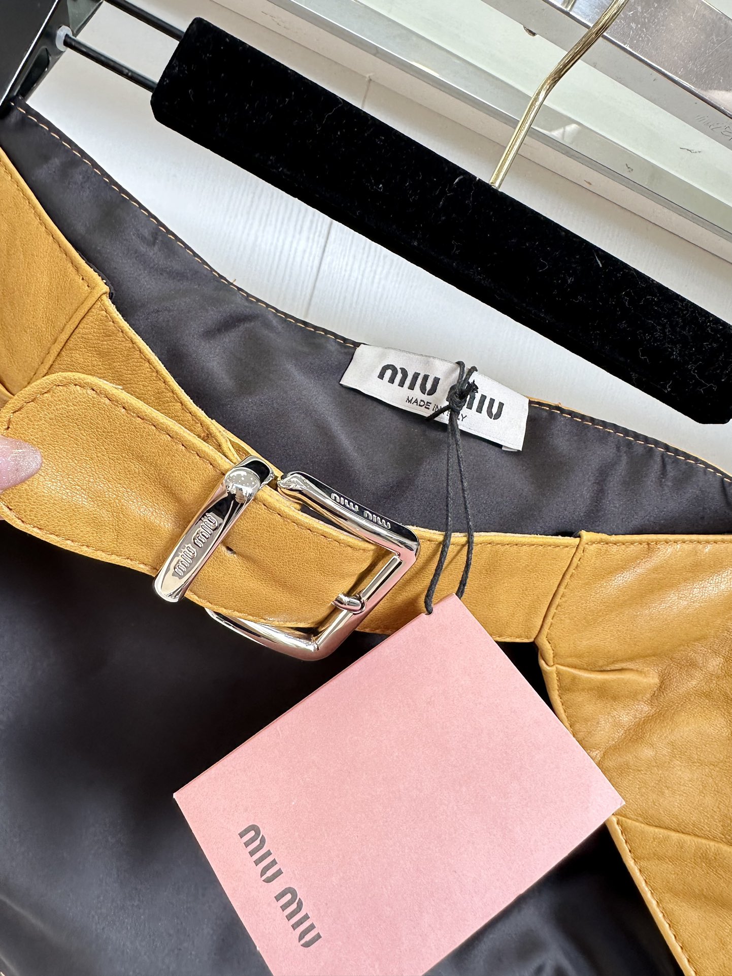 “Hot and Handsome P989 Women’s Uniform with Adjustable Belt in 25 AF Packaging” - 图片 5