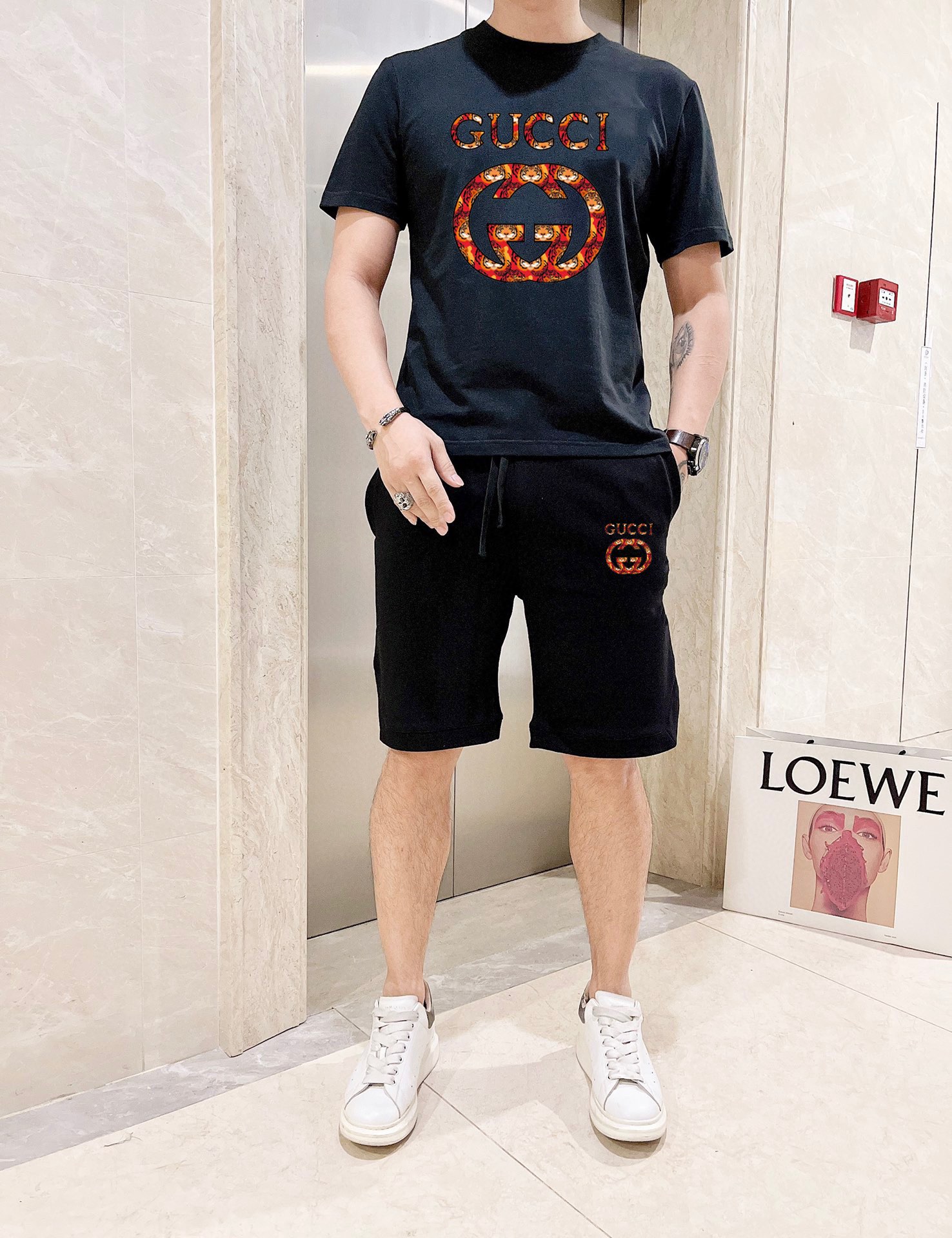 Gucci 品牌【GUCCI 古奇】 2025新款男士短袖短裤套装 销售 市面高端版本 手感细腻柔软 让你穿着更加舒适 立体裁剪版型超赞 尺码:M-5XL下单请报身高体重