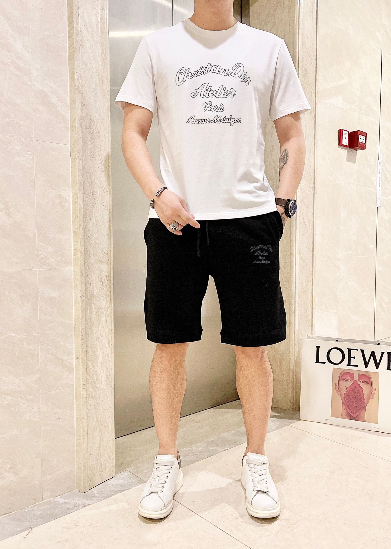 Dior 品牌【DIOR 迪奥】 2025新款男士短袖短裤套装 销售 市面高端版本 手感细腻柔软 让你穿着更加舒适 立体裁剪版型超赞 尺码:M-5XL下单请报身高体重
