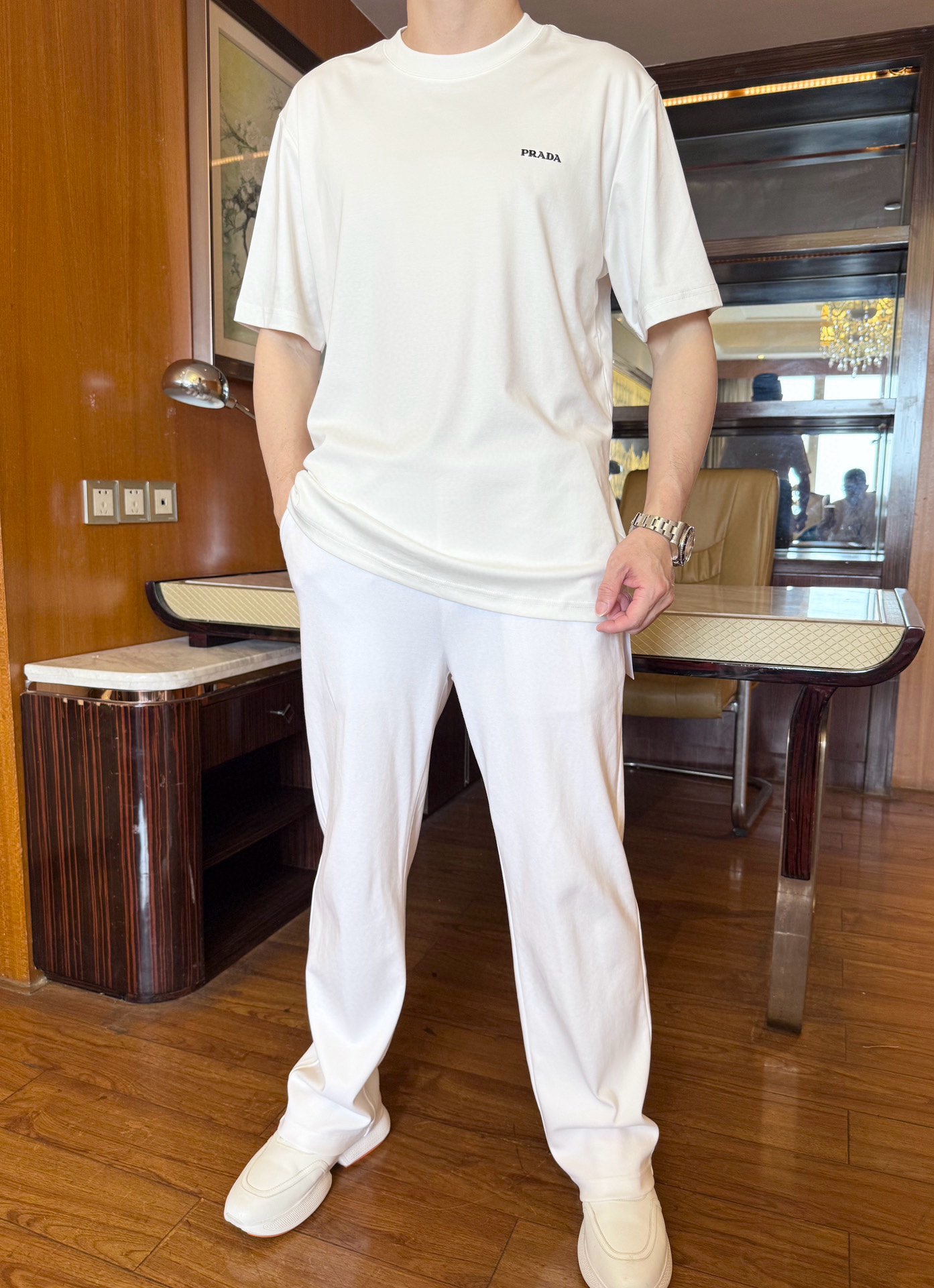 NO:429254,Prada - the latest hot T-shirts in the counter are shipped, and hot-selling items in European and American counters!  Selected Italian imported mercerized cotton fabrics with fashionable designs, exquisite brand logo on the chest to show the charm You are definitely worthy of having. Number 48-56 (model 173/130 wears 48, with Hong Kong Lane Crawford gift box packaging), prada,tees, t-shirt, alexander wang19860909普拉达-专柜最新爆款T恤出货 欧美专柜热销单品！精选意大利进口丝光精棉面料搭配时尚的设计,胸前精致的品牌标志彰显韵味 您绝对值得拥有.码数48-56（模特173/130穿48,配香港连卡佛礼盒包装）,,prada,tees，t-shirt,alexander wang,Men's clothing