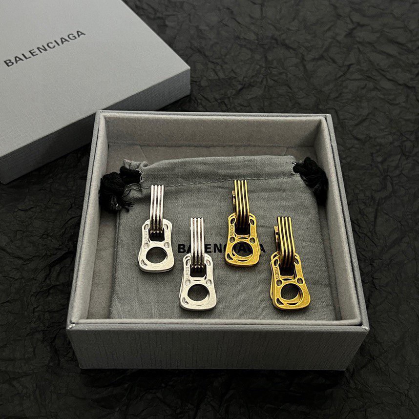 】 巴黎世家  Balenciaga 耳环 简单大方 大牌金质感饱满 ，搭配衣服超好看 ！