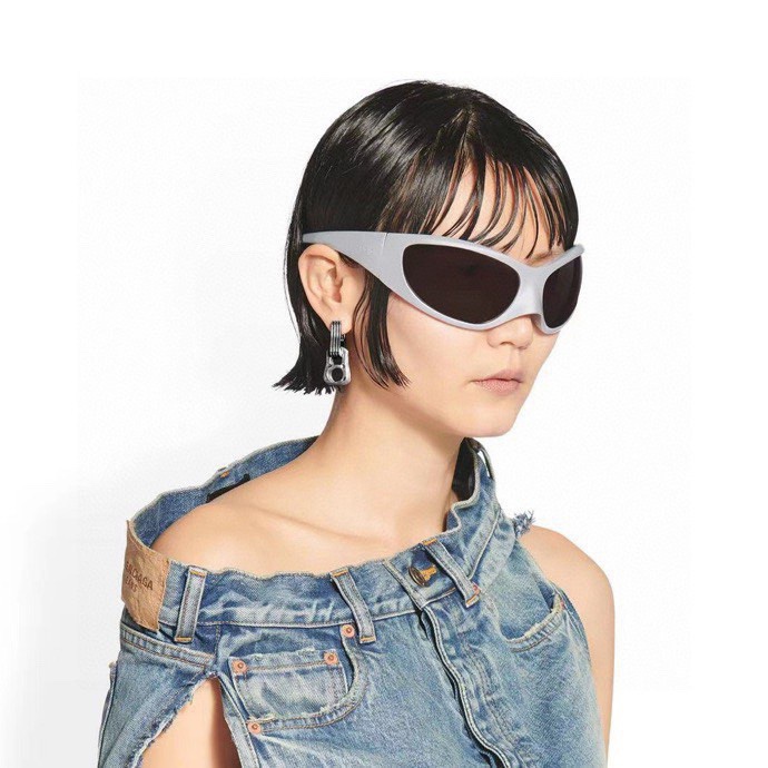 】 巴黎世家  Balenciaga 耳环 简单大方 大牌金质感饱满 ，搭配衣服超好看 ！