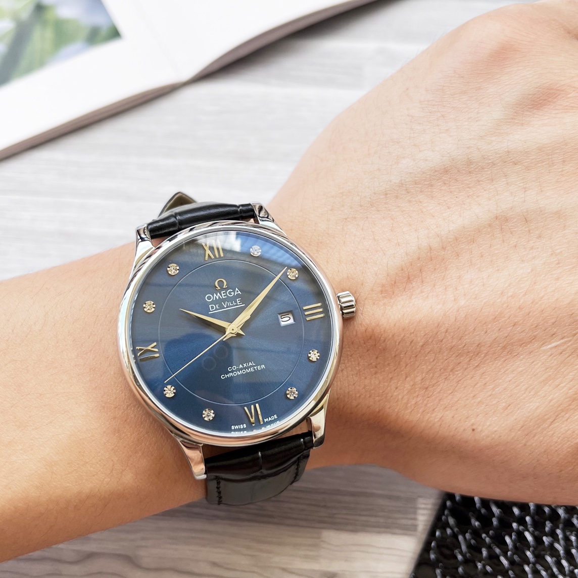 NO:338802,White-shell, gold-shell, steel belt 20 [Latest] Omega three-pin design [Type] Boutique men's watch [Watch strap] Real cowhide strap ///316 stainless steel strap (comfortable and durable) [Movement] High-end fully automatic mechanical movement [Mirror] Mineral reinforced glass (Higher definition) Elegant taste, vast and atmospheric, ingenious, wrist treasure, size diameter 41mm thick 12Mm hot sale!  Welcome to reprint!  ,,cowhide19860909白壳金壳 钢带20【最新】欧米加三针设计【类型】精品男士腕表【表带】真牛皮表带///316精钢表带（舒适耐用）【机芯】高端全自动机械机芯【镜面】矿物质强化玻璃（更高清） 品味高雅 浩瀚大气 匠心独运 腕间瑰宝 尺寸直径41mm厚12Mm热卖上市！欢迎转载！,,cowhide,Watch