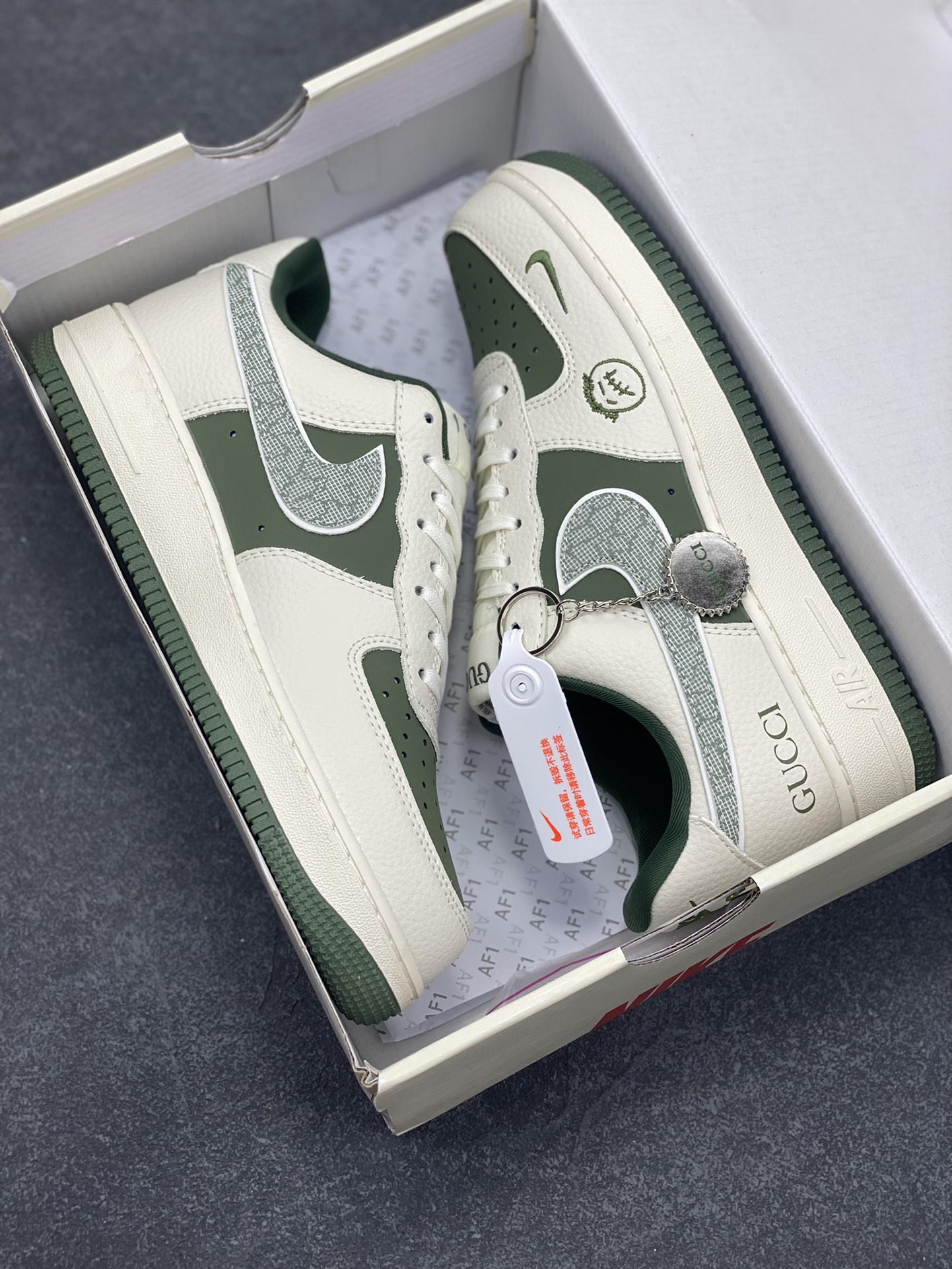 图片[9]-NIke Air Force 1 \’07 Low “古驰联名——橄榄绿鬼脸”空军一号 低帮 运动鞋 休闲鞋 折边针车 工艺难度大 原楦头原纸板 原装鞋盒 定制五金配件 内置全掌气垫 原厂鞋底 货号：KK1988-095 尺码：36 36.5 37.5 38 38.5 39 40 40.5 41 42 42.5 43 44 44.5 45-选品中心