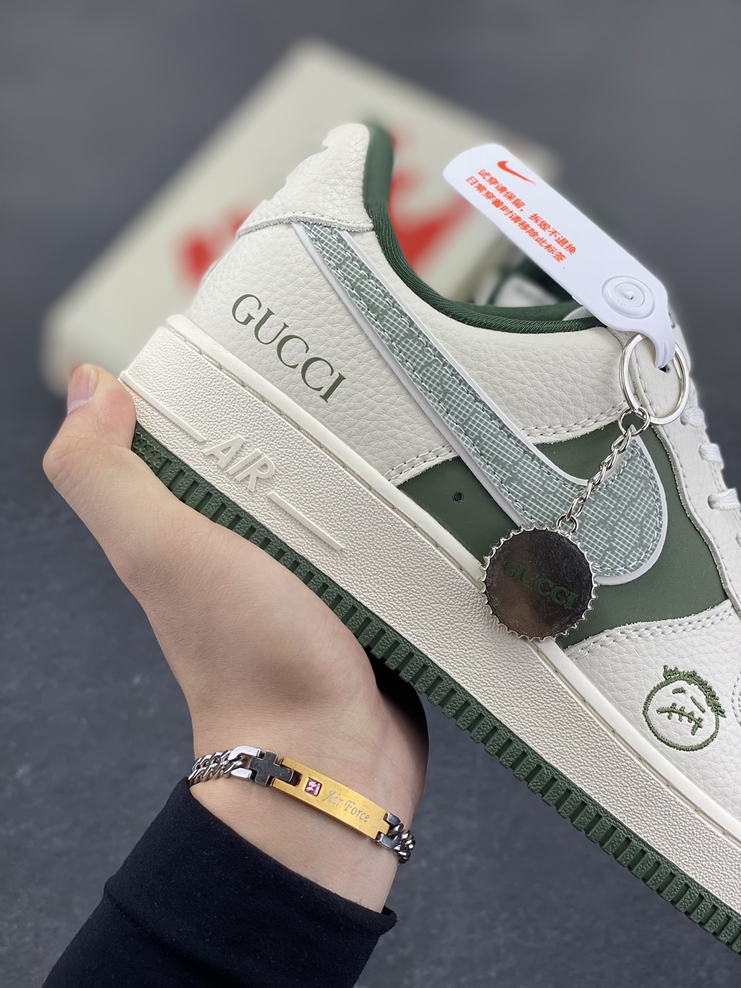 图片[6]-NIke Air Force 1 \’07 Low “古驰联名——橄榄绿鬼脸”空军一号 低帮 运动鞋 休闲鞋 折边针车 工艺难度大 原楦头原纸板 原装鞋盒 定制五金配件 内置全掌气垫 原厂鞋底 货号：KK1988-095 尺码：36 36.5 37.5 38 38.5 39 40 40.5 41 42 42.5 43 44 44.5 45-选品中心