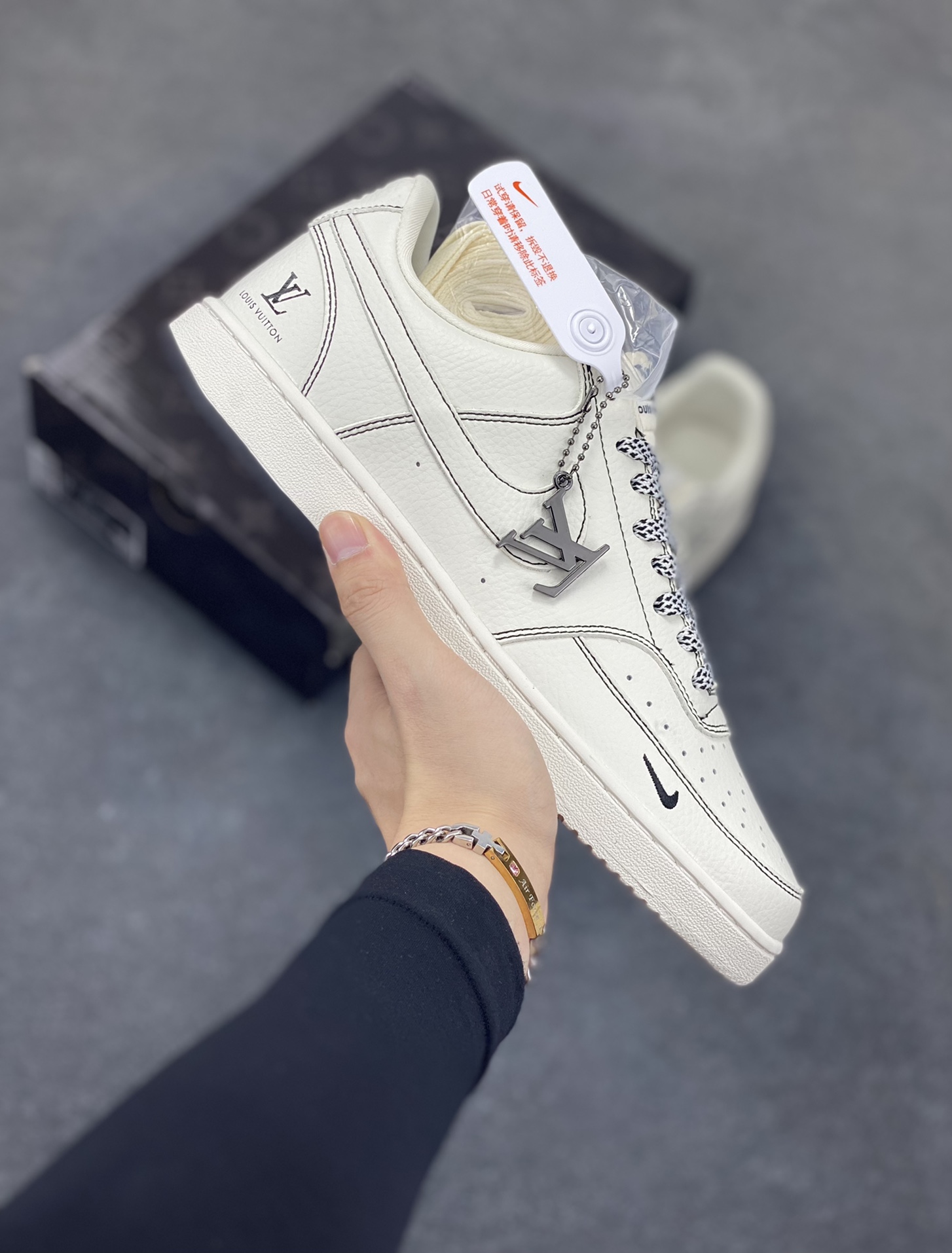 Nike Court Vision 1 LOW 低帮 板鞋 “LV联名——双拼黑线” 运动鞋 休闲鞋 折边针车 工艺难度大 原楦头原纸板 原装鞋盒 定制五金配件 内置全掌气垫 原厂鞋底 货号：CS5288-016 尺码：36 36.5 37.5 38 38.5 39 40 40.5 41 42 42.5 43 44 44.5 45-选品中心