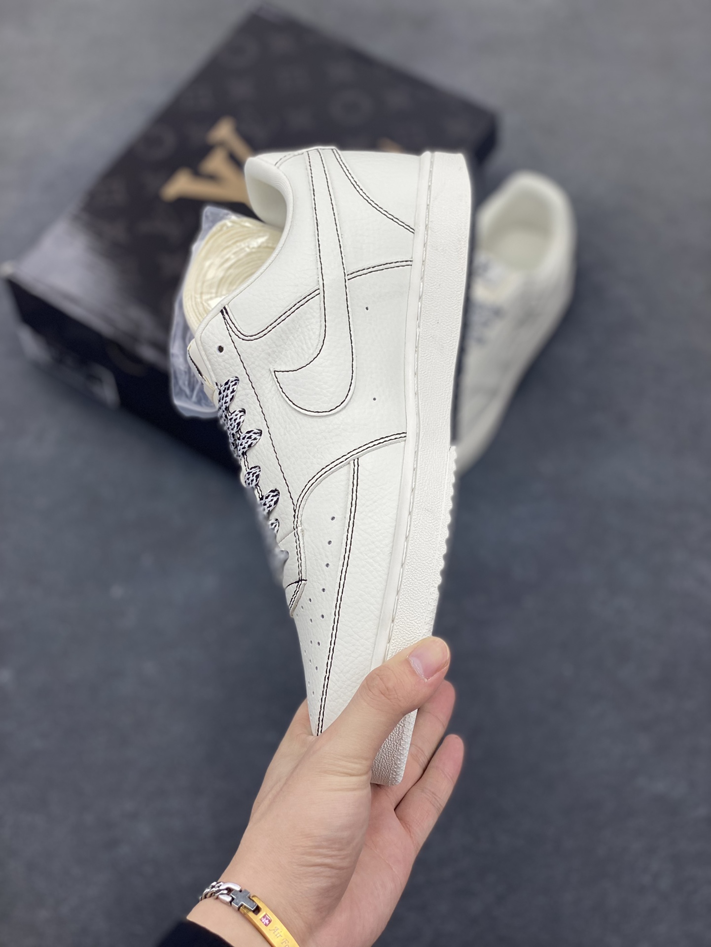 图片[3]-Nike Court Vision 1 LOW 低帮 板鞋 “LV联名——双拼黑线” 运动鞋 休闲鞋 折边针车 工艺难度大 原楦头原纸板 原装鞋盒 定制五金配件 内置全掌气垫 原厂鞋底 货号：CS5288-016 尺码：36 36.5 37.5 38 38.5 39 40 40.5 41 42 42.5 43 44 44.5 45-选品中心
