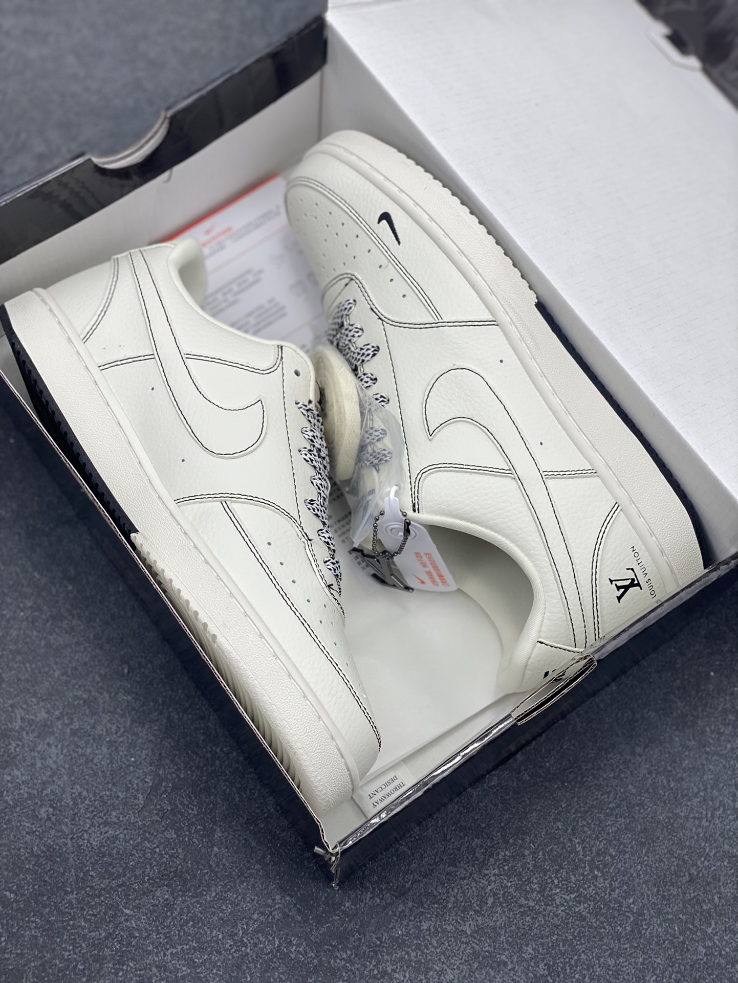 图片[9]-Nike Court Vision 1 LOW 低帮 板鞋 “LV联名——双拼黑线” 运动鞋 休闲鞋 折边针车 工艺难度大 原楦头原纸板 原装鞋盒 定制五金配件 内置全掌气垫 原厂鞋底 货号：CS5288-016 尺码：36 36.5 37.5 38 38.5 39 40 40.5 41 42 42.5 43 44 44.5 45-选品中心