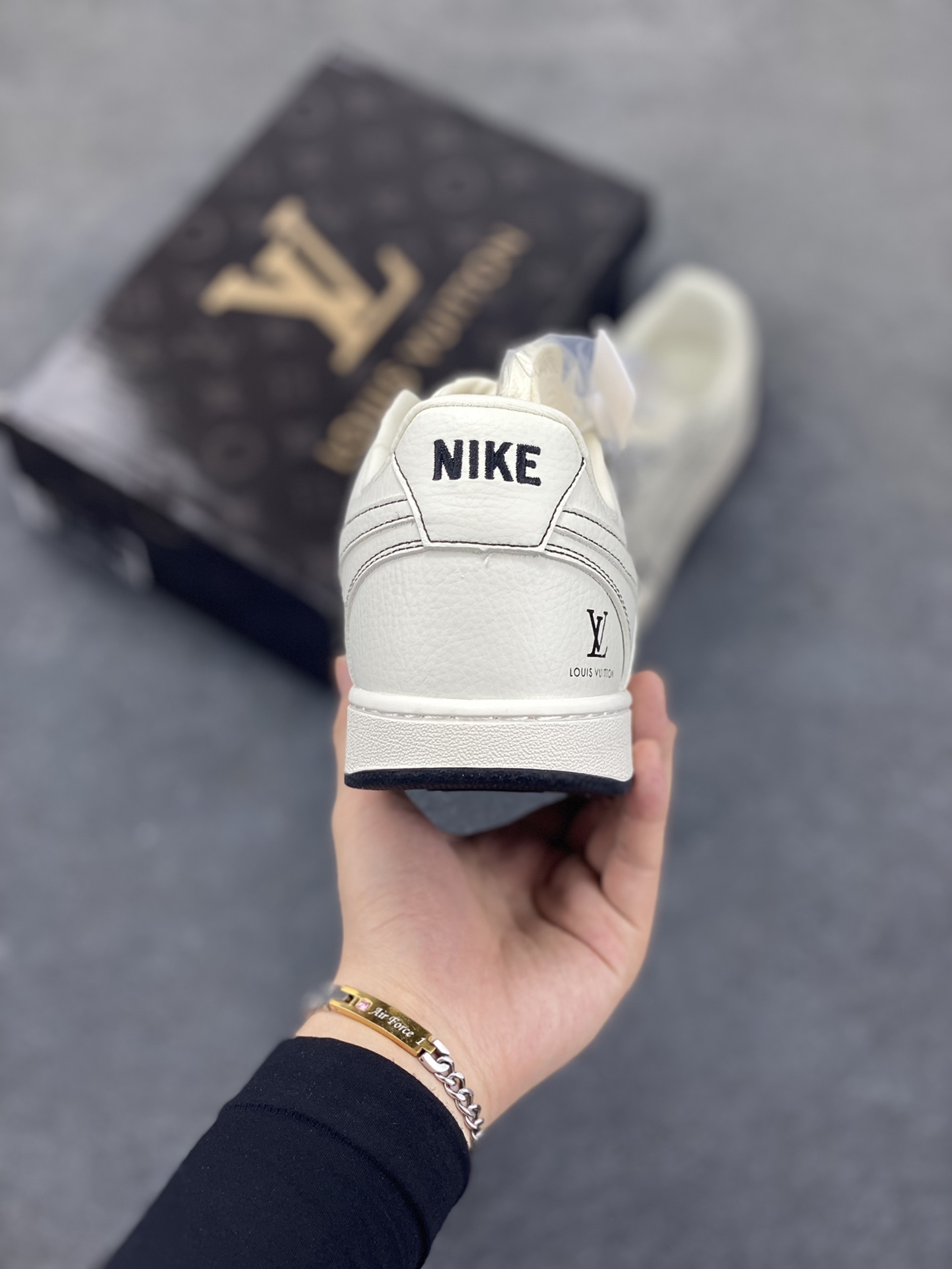图片[4]-Nike Court Vision 1 LOW 低帮 板鞋 “LV联名——双拼黑线” 运动鞋 休闲鞋 折边针车 工艺难度大 原楦头原纸板 原装鞋盒 定制五金配件 内置全掌气垫 原厂鞋底 货号：CS5288-016 尺码：36 36.5 37.5 38 38.5 39 40 40.5 41 42 42.5 43 44 44.5 45-选品中心