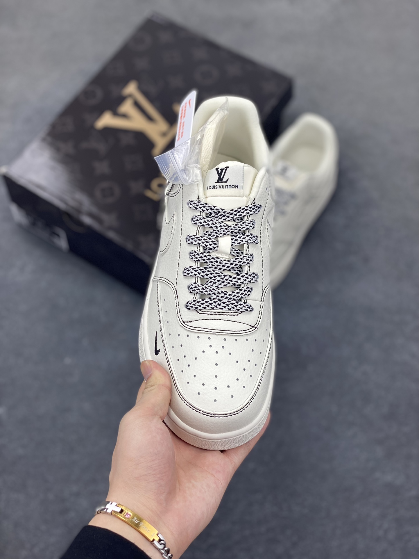 图片[2]-Nike Court Vision 1 LOW 低帮 板鞋 “LV联名——双拼黑线” 运动鞋 休闲鞋 折边针车 工艺难度大 原楦头原纸板 原装鞋盒 定制五金配件 内置全掌气垫 原厂鞋底 货号：CS5288-016 尺码：36 36.5 37.5 38 38.5 39 40 40.5 41 42 42.5 43 44 44.5 45-选品中心