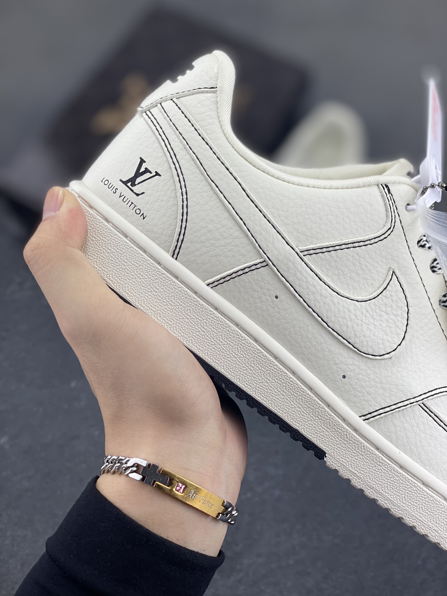 图片[6]-Nike Court Vision 1 LOW 低帮 板鞋 “LV联名——双拼黑线” 运动鞋 休闲鞋 折边针车 工艺难度大 原楦头原纸板 原装鞋盒 定制五金配件 内置全掌气垫 原厂鞋底 货号：CS5288-016 尺码：36 36.5 37.5 38 38.5 39 40 40.5 41 42 42.5 43 44 44.5 45-选品中心