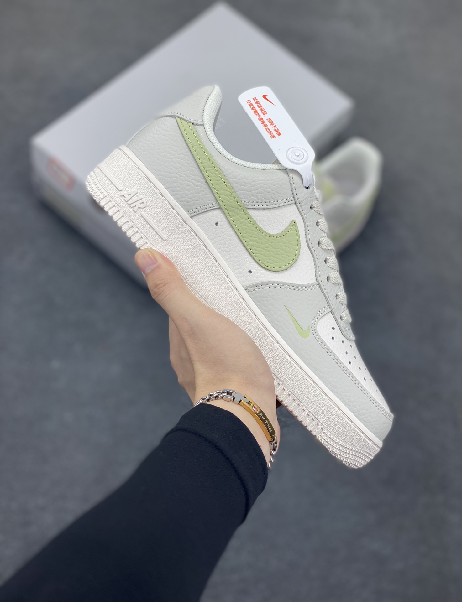 Air Force 1\' 07 灰绿 原楦头原纸板 打造纯正空军版型 专注外贸渠道 全掌内置蜂窝气垫 #原盒配件 原厂中底钢印、拉帮完美 货号：IB3881-001 尺码：36 36.5 37.5 38 38.5 39 40 40.5 41 42 42.5 43 44 44.5 45-选品中心