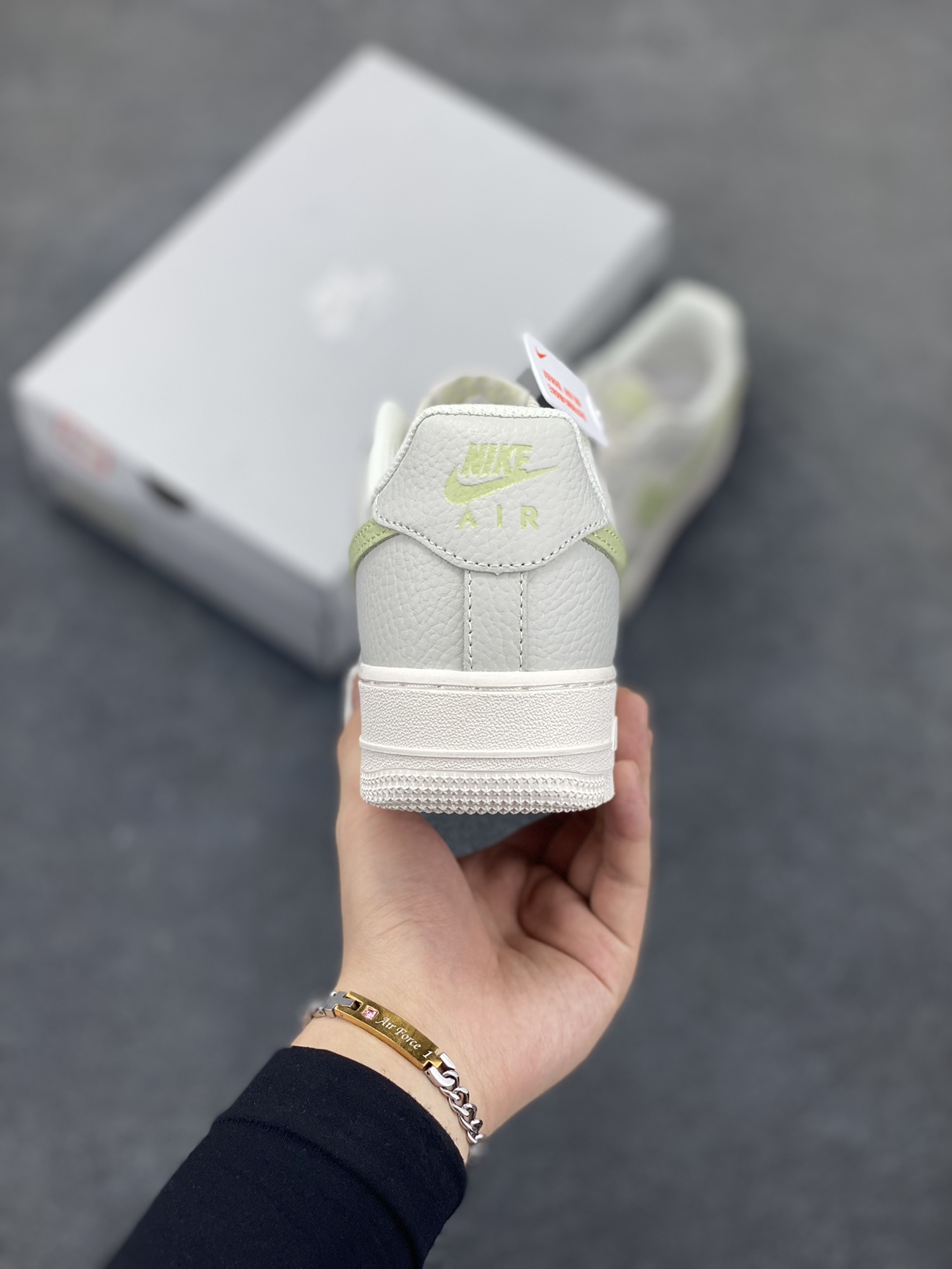 图片[4]-Air Force 1\’ 07 灰绿 原楦头原纸板 打造纯正空军版型 专注外贸渠道 全掌内置蜂窝气垫 #原盒配件 原厂中底钢印、拉帮完美 货号：IB3881-001 尺码：36 36.5 37.5 38 38.5 39 40 40.5 41 42 42.5 43 44 44.5 45-选品中心