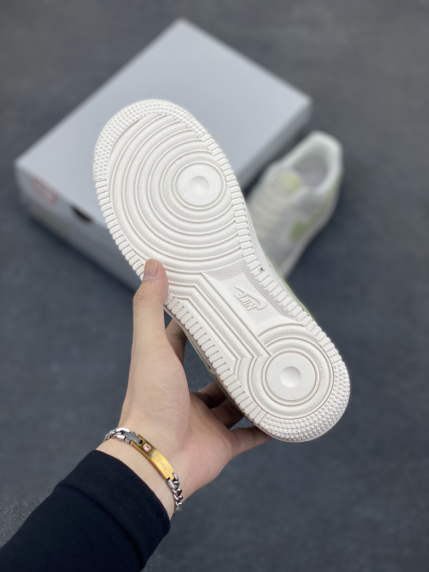 图片[5]-Air Force 1\’ 07 灰绿 原楦头原纸板 打造纯正空军版型 专注外贸渠道 全掌内置蜂窝气垫 #原盒配件 原厂中底钢印、拉帮完美 货号：IB3881-001 尺码：36 36.5 37.5 38 38.5 39 40 40.5 41 42 42.5 43 44 44.5 45-选品中心