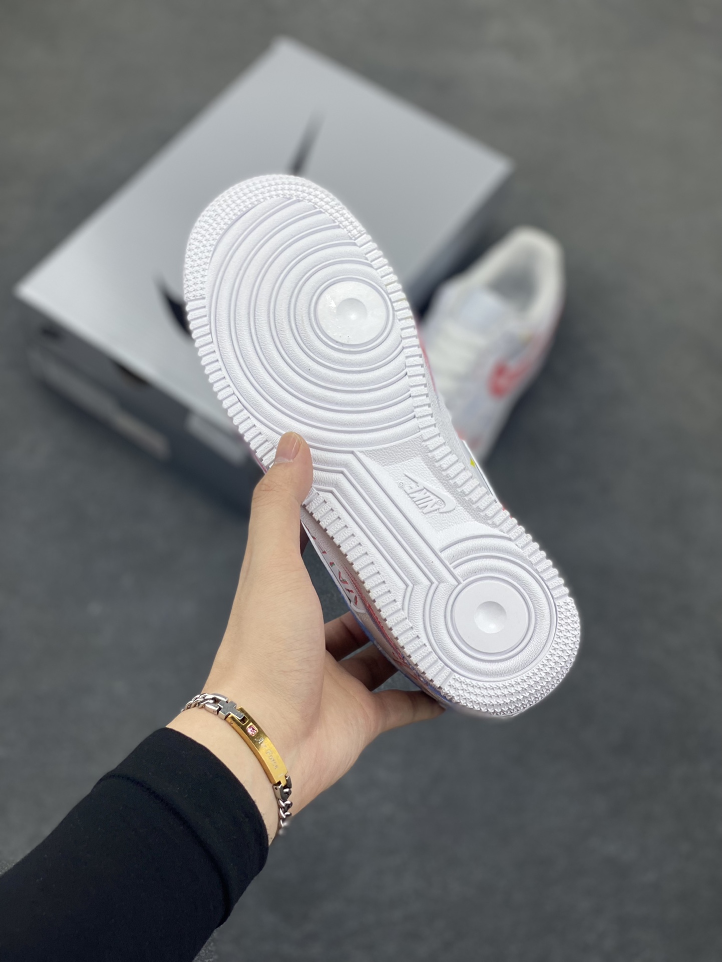 图片[5]-Air Force 1 Low 白蓝爱心手绘涂鸦 原楦头原纸板 打造纯正空军版型 #专注外贸渠道 全掌内置蜂窝气垫 #原盒配件 原厂中底钢印、拉帮完美 货号：DD8959-100 尺码：35.5 36 36.5 37.5 38 38.5 39 40-选品中心