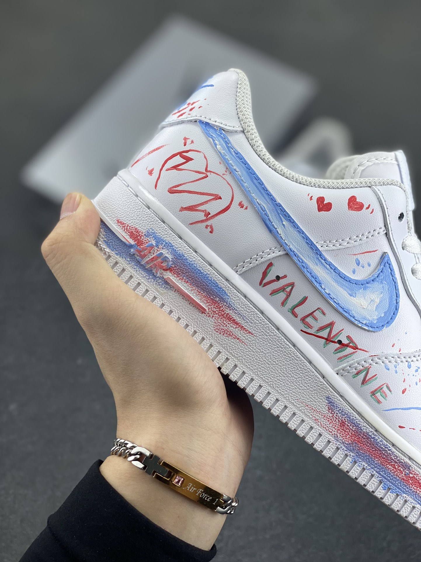 图片[6]-Air Force 1 Low 白蓝爱心手绘涂鸦 原楦头原纸板 打造纯正空军版型 #专注外贸渠道 全掌内置蜂窝气垫 #原盒配件 原厂中底钢印、拉帮完美 货号：DD8959-100 尺码：35.5 36 36.5 37.5 38 38.5 39 40-选品中心