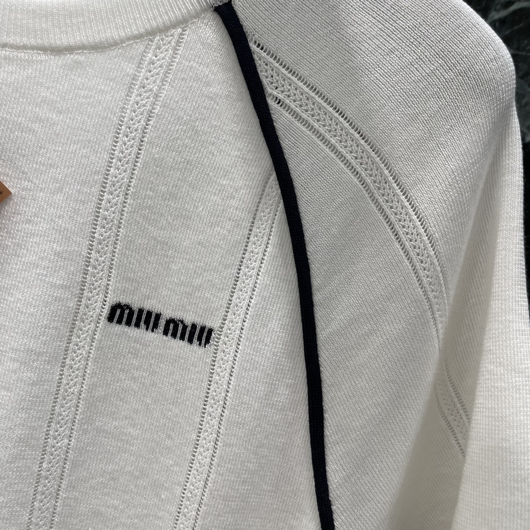 
Miu 25夏季新款 撞色针织短袖胸前徽标字母提花 白富美必入神器万能百搭修身版型超显瘦复古气质时髦又