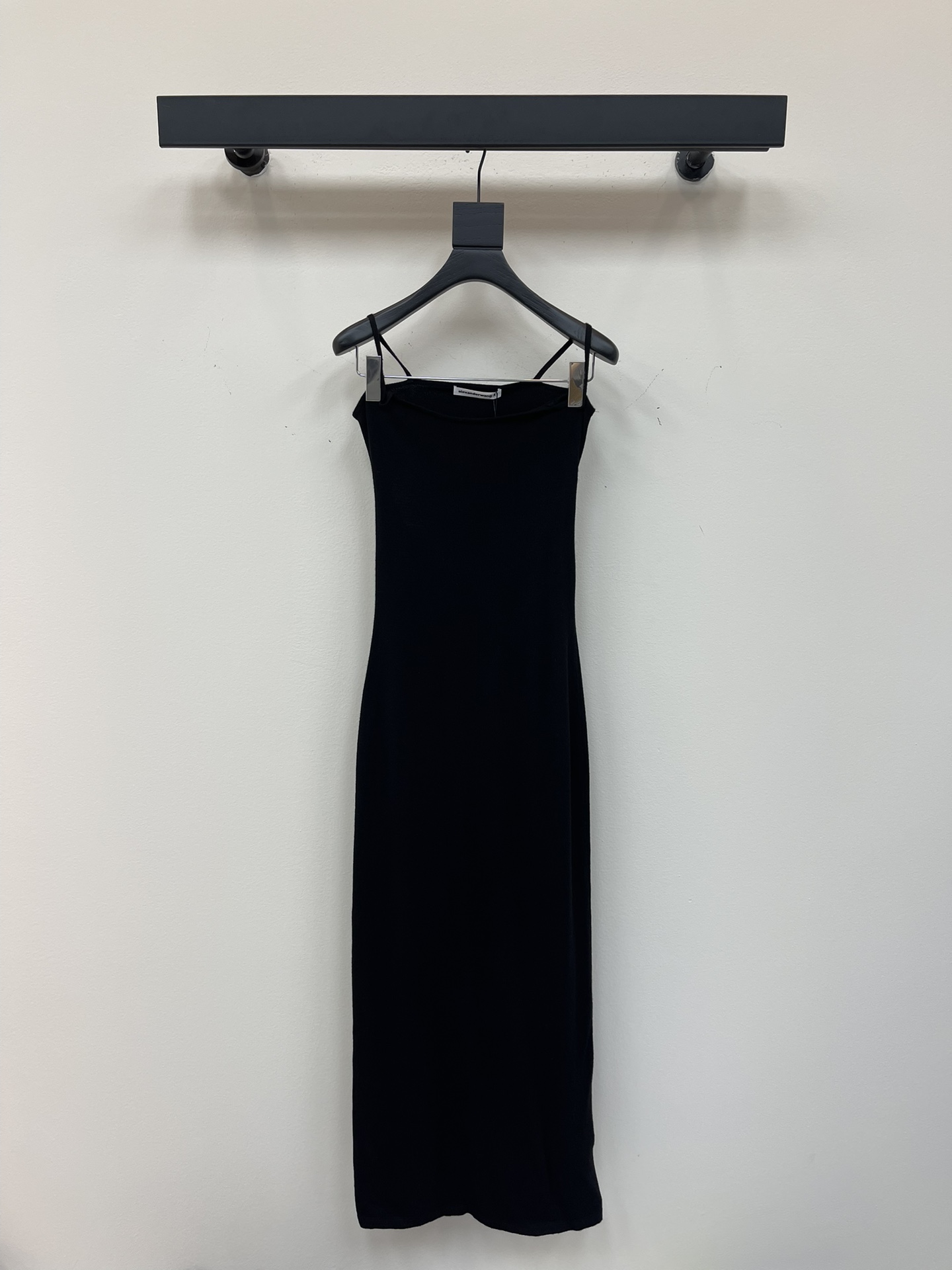 NO:436733,Alexander Wan*25 new backless design suspender skirt, the fabric is super soft and comfortable, showing the S-shaped curve!  Retro, fashionable and high-end items, super exquisite and fashionable!  A strong aura and perfect body shape modification, white, rich and beautiful must be used as a magical artifact. SML, skirts, alexander wang19860909Alexander Wan*25新品露背设计吊带裙 面料超级柔软舒适 尽显S型曲线！复古时髦又高级的单品 超精致时尚！气场十足又完美修饰身形,白富美必入神器.SML,,skirts,alexander wang,Women's clothing