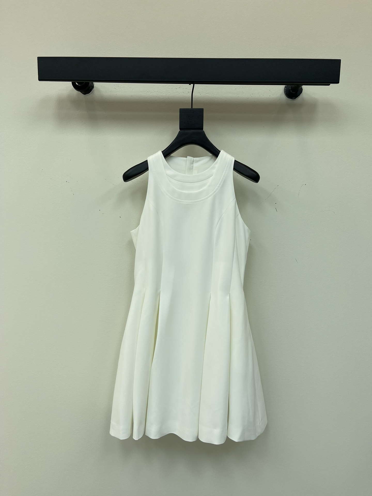 NO:436410,Balmai*25 spring and summer new waist vest skirt Custom imported material Texture gloss Comfortable and smooth Sleeveless dress tailoring Three-dimensional tailoring at waist pleats Tightening curves More body shape pleated umbrella-shaped swing to close waist and cover hips Inclusive and slimming Hem tailoring to modify leg lines Full age-reducing fashionable and retro style The outfit is more fashionable and relaxing SML, balmain, skirts, alexander wang19860909Balmai*25春夏新款收腰背心裙 定制进口材质 质感光泽 舒适垂顺 无袖连衣裙剪裁 腰间立体剪裁压褶 收紧曲线更显身材 褶皱伞状大摆收腰遮臀 包容显瘦 下摆剪裁修饰腿部线条 满满减龄时髦复古风 穿搭更显洋气松弛风格 SML,,balmain,skirts,alexander wang,Women's clothing