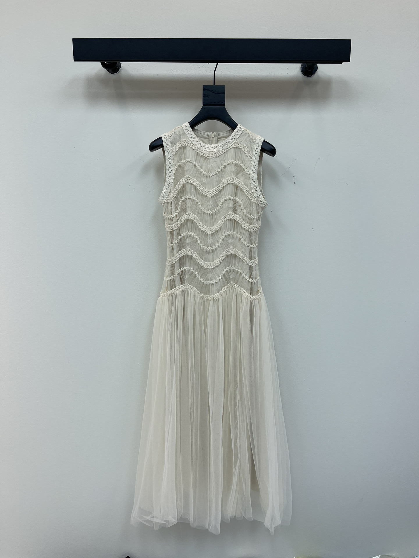 NO:436055,Dio*25 spring and summer new product heavy industry woven lace splicing tulle dress. Fake two-piece splicing design long skirt is super beautiful. Fairy-style fluttering skirt hem splicing tulle fabric is three-dimensional and stylish and layered. A must-have item for white and rich wardrobe. White and rich wardrobe with a sense of atmosphere. White moonlight goddess skirt SML, dior, skirts, alexander wang19860909Dio*25春夏新品重工编织花边拼接薄纱连衣裙 假两件拼接式设计长裙上身超级美 仙气飘飘裙摆拼接薄纱面料立体有型很有层次感 白富美衣橱必入单品 自带氛围感白月光女神裙 SML,,dior,skirts,alexander wang,Women's clothing