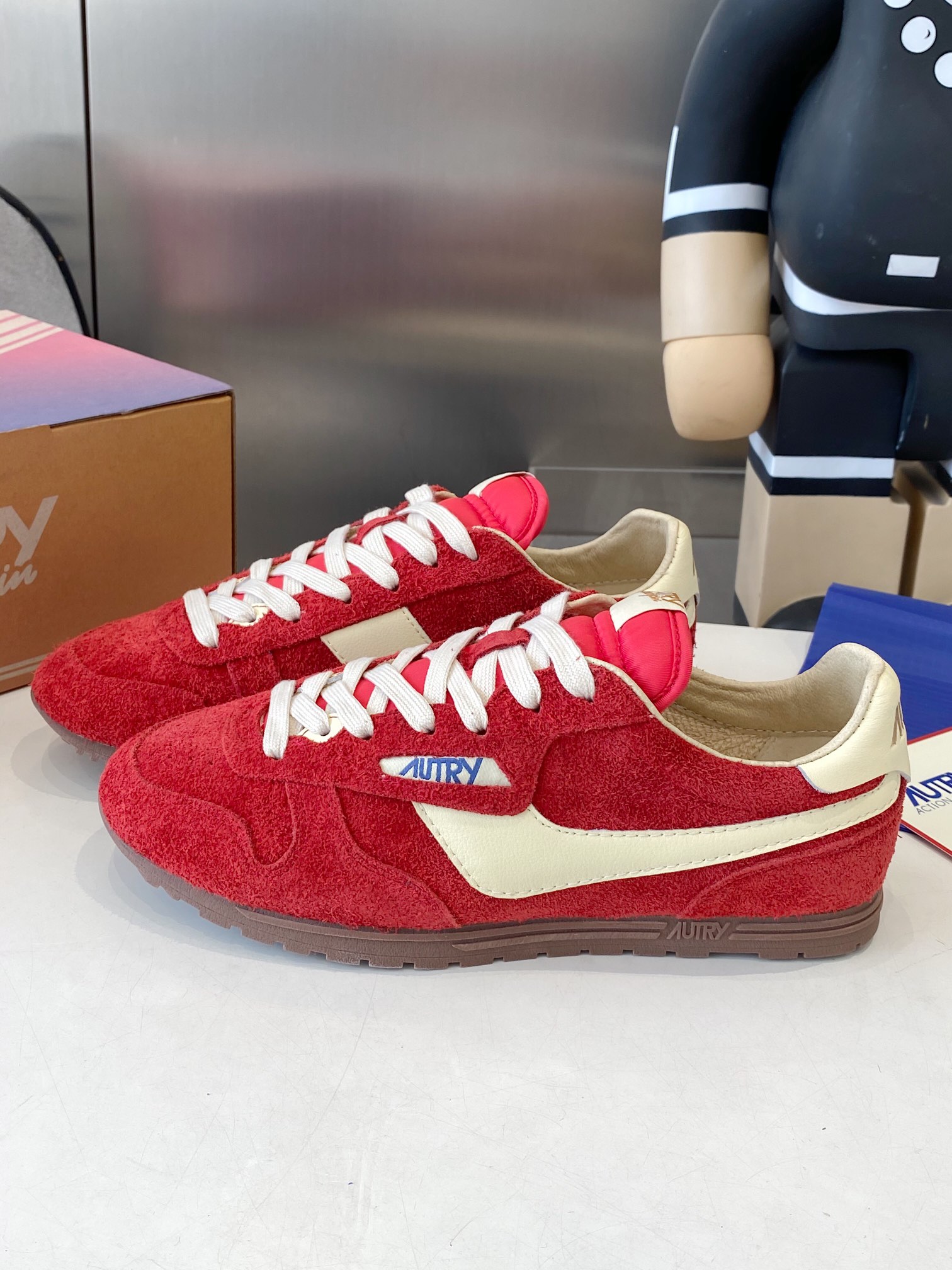 Top Leisure Shoes for Star Doctors: Doctor’s CK in Hairy Oxford Fabric, Piggy Skin Inner, Original Rubber Sole.