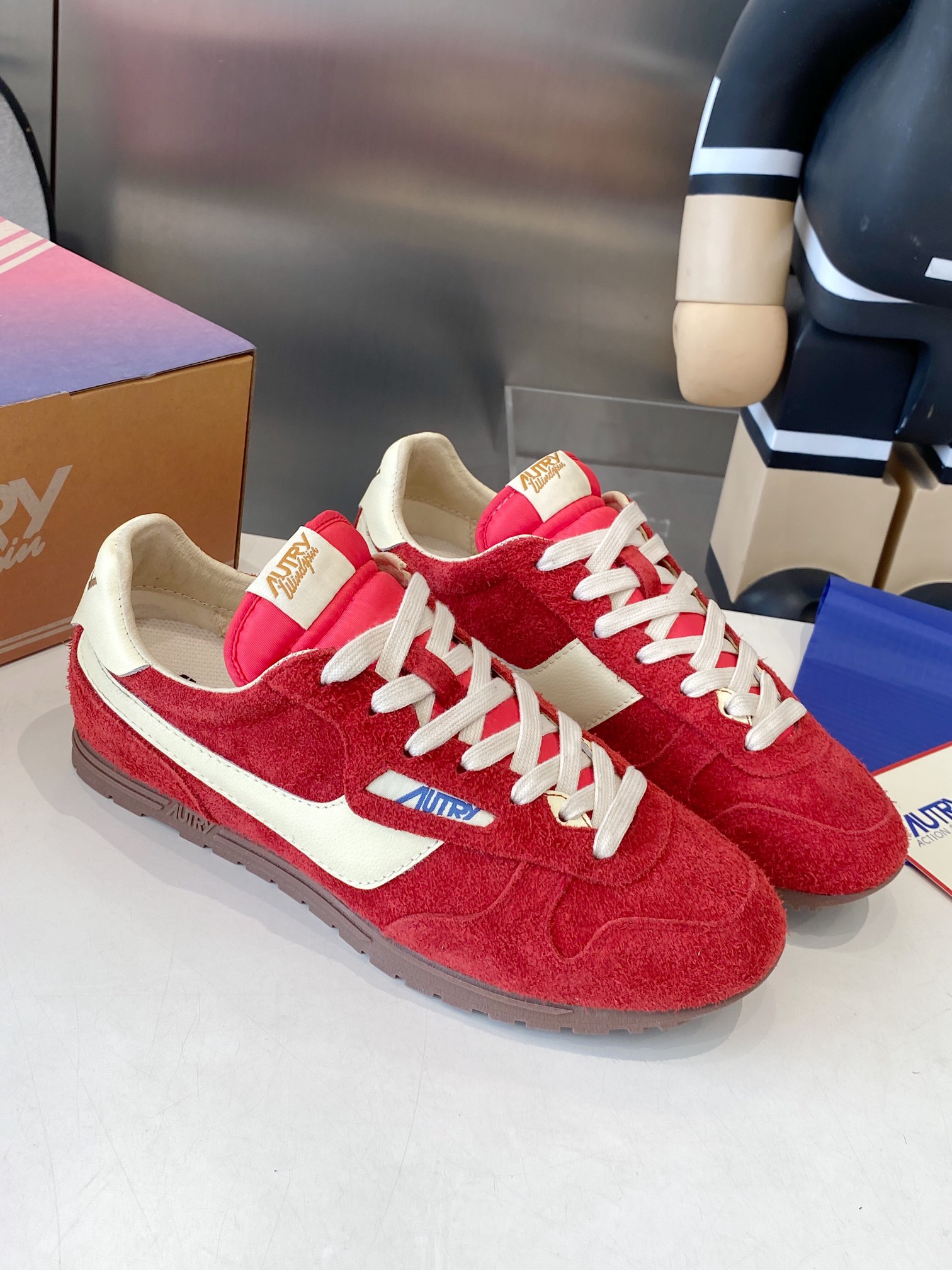 Top Leisure Shoes for Star Doctors: Doctor’s CK in Hairy Oxford Fabric, Piggy Skin Inner, Original Rubber Sole. - 图片 3