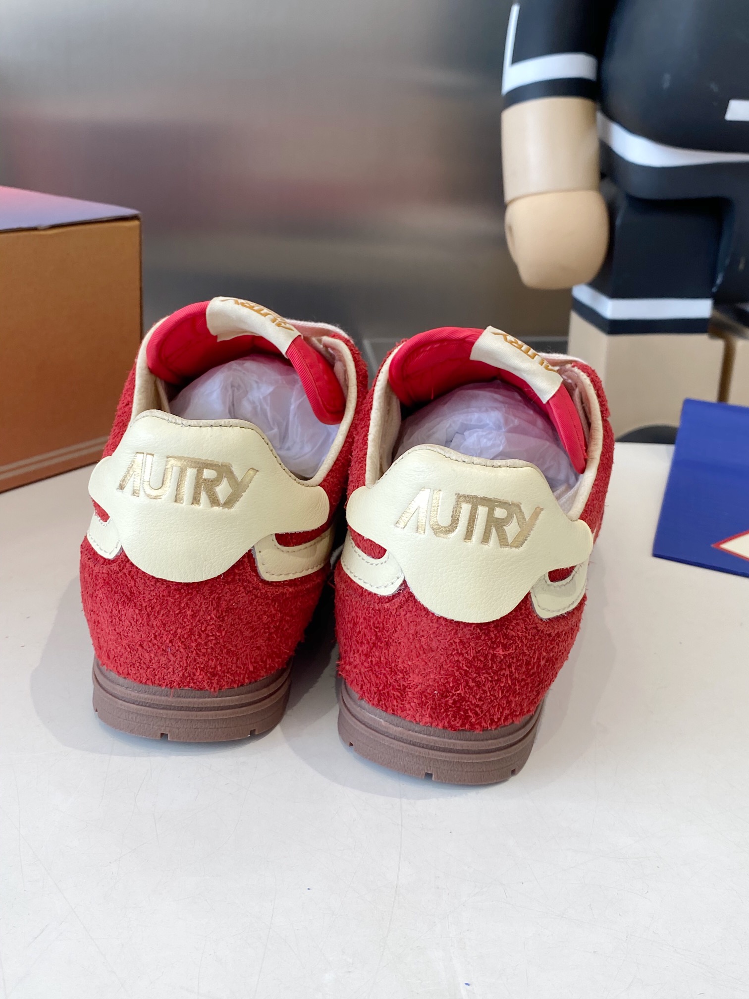 Top Leisure Shoes for Star Doctors: Doctor’s CK in Hairy Oxford Fabric, Piggy Skin Inner, Original Rubber Sole. - 图片 7