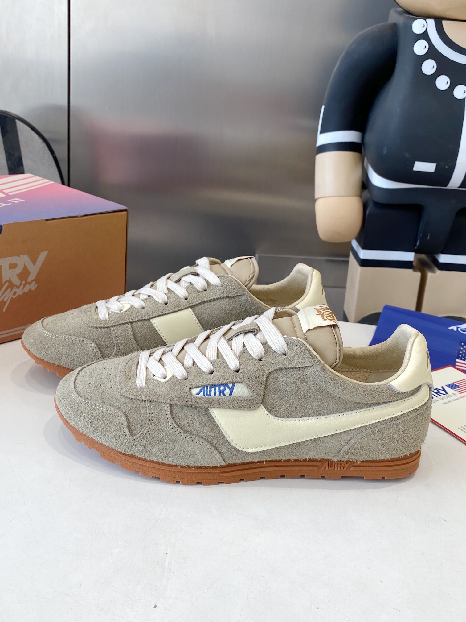Top Leisure Shoes for Star Doctors: Doctor’s CK with Hairy Oxford Fabric & Piggy Skin Inner
