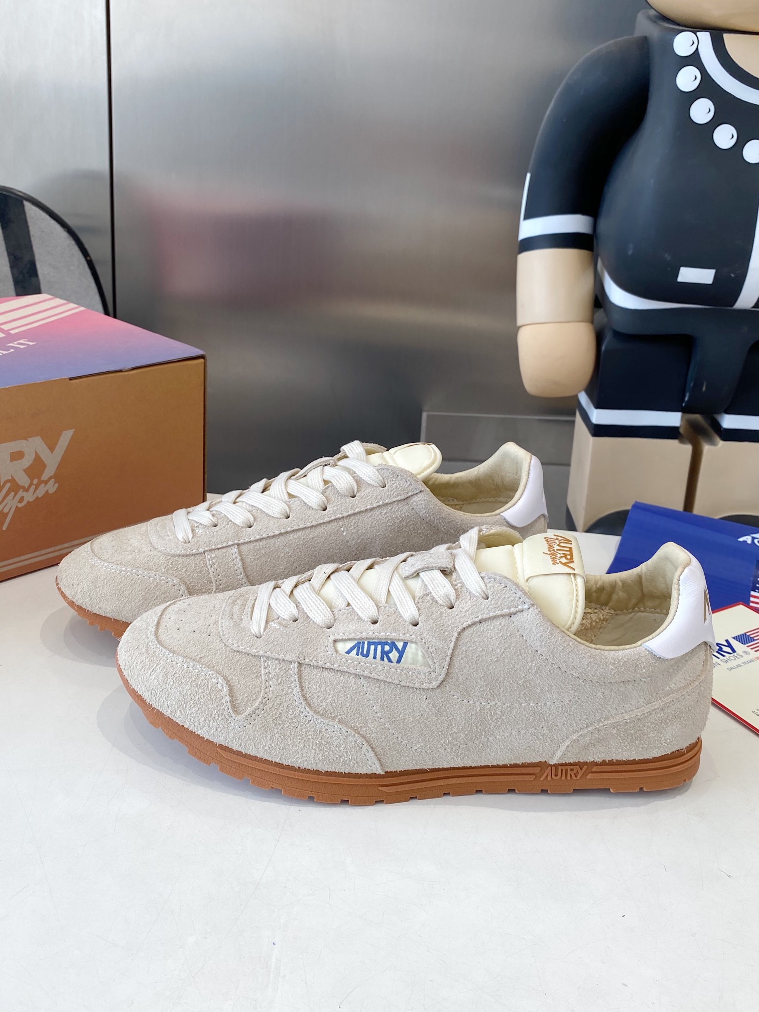 Top Leisure Shoes for Star Doctors: Doctor’s CK with Hairy Oxford Fabric and Pigskin Inner.