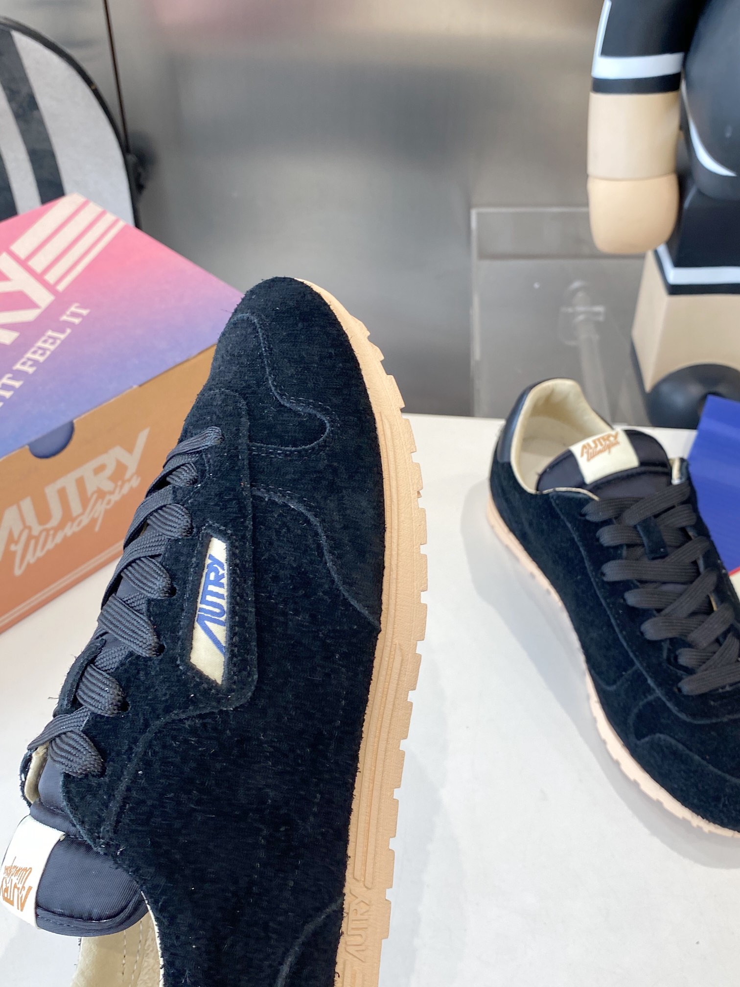 Top Leisure Shoes for Star Doctors: CK Hairy Oxford with Piggy Skin Inner. - 图片 4