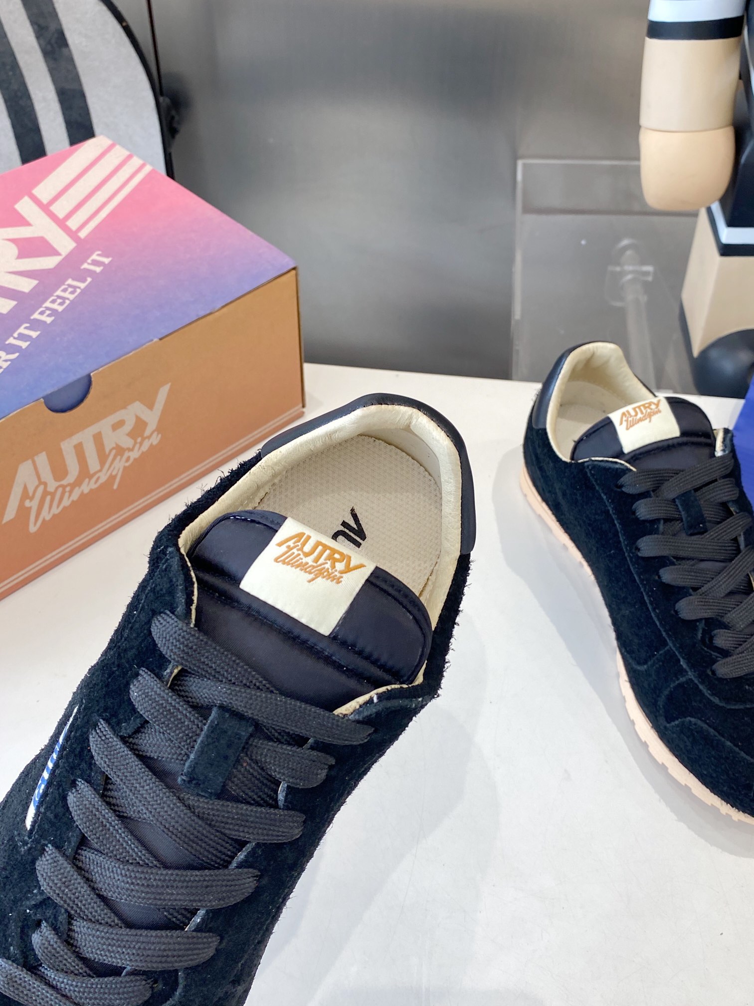 Top Leisure Shoes for Star Doctors: CK Hairy Oxford with Piggy Skin Inner. - 图片 5