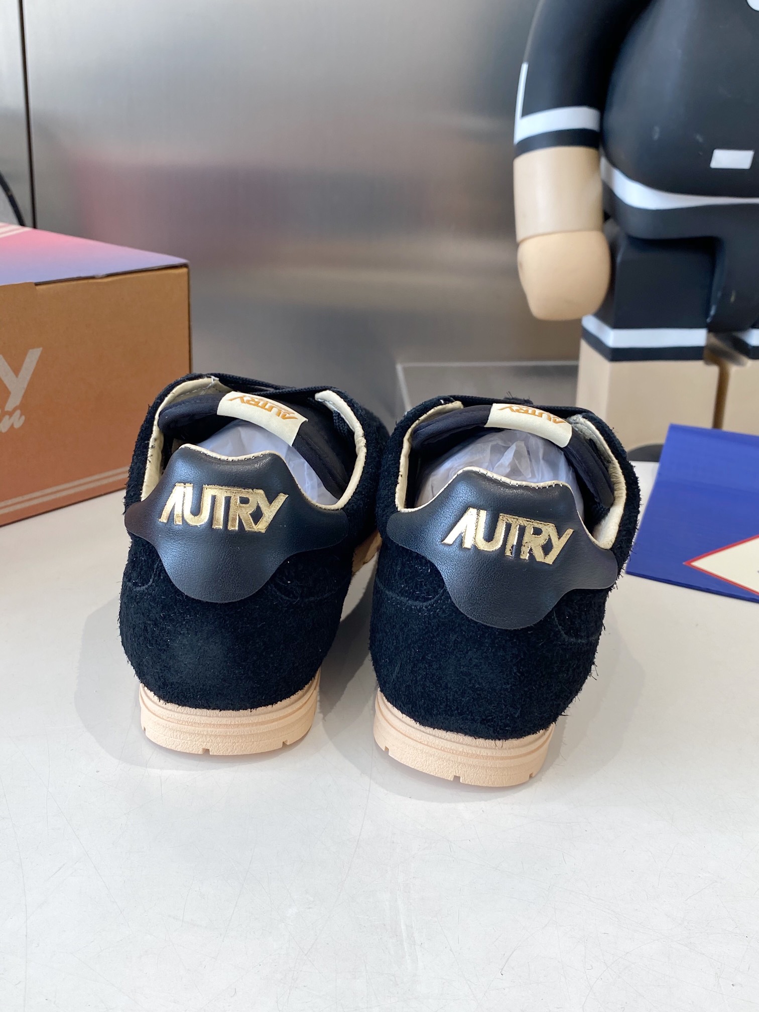Top Leisure Shoes for Star Doctors: CK Hairy Oxford with Piggy Skin Inner. - 图片 7
