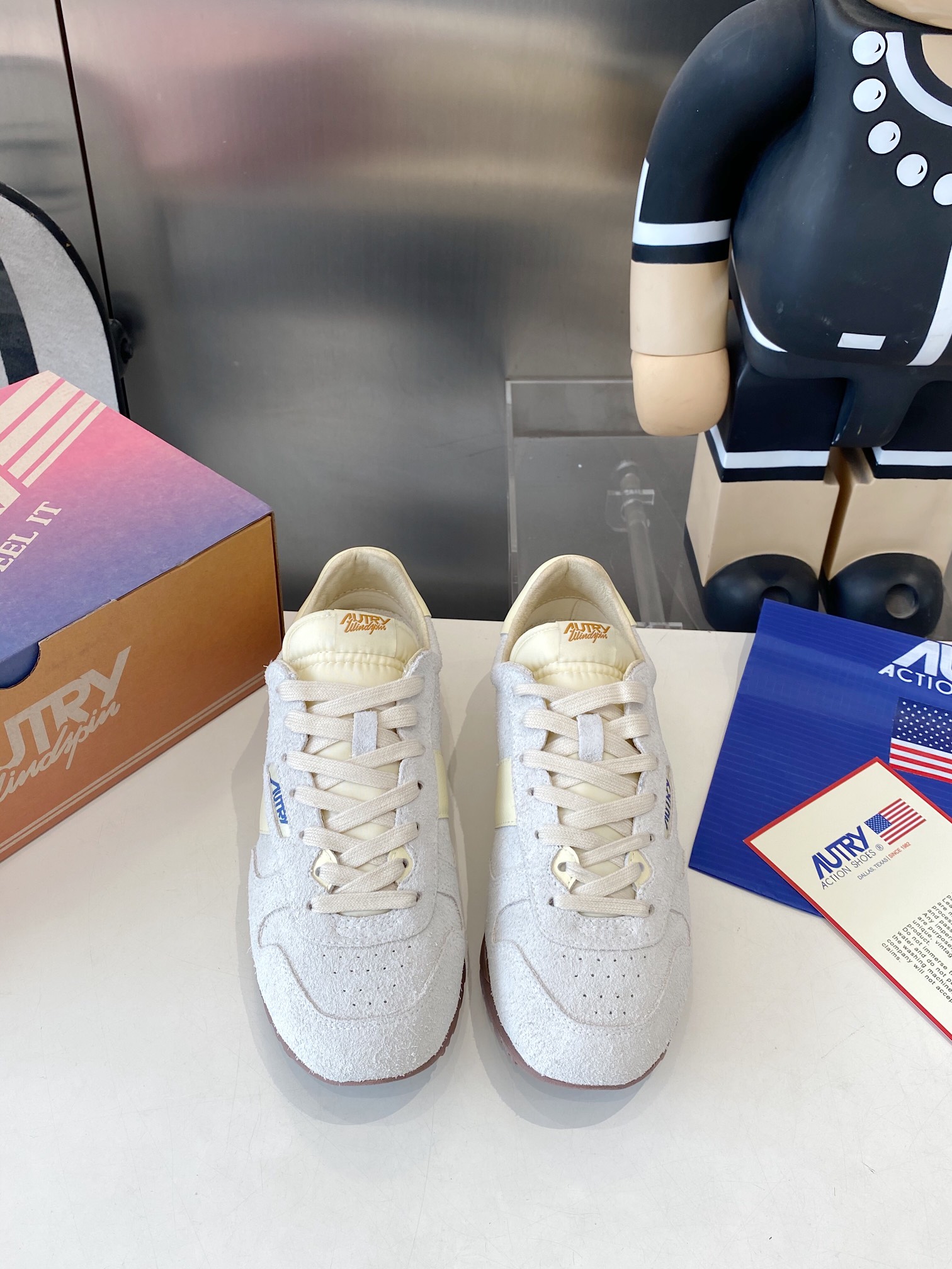 NO:439744,Autry casual sports shoes, small white shoes, running shoes, super retro and versatile, Korean style, European and American style, daily combinations are now available for doctors. Now, the doctor's ck is one of the best casual sports shoes for many celebrities and doctors to grow grass. Hurry up and get, the most popular autry sports shoes. Fabric: long hairy Oxford. Little: pig skin and towel cloth. Outsole original rubber outsole. Size: men's 39-44. Casual shoes/sports shoes, sneakers19860909Autry休闲运动鞋小白鞋跑鞋 超级复古百搭好看韩国风欧美风日常搭配都可现在博士们的ck是这双autry也是众多明星博士们种草的休闲最佳运动鞋之一赶快get、最抢手autry运动鞋 面料:长毛牛津 内里:猪皮里加毛巾布 大底原版橡胶大底 码数:男39-44,休闲鞋/运动鞋,sneakers,Women's Shoes