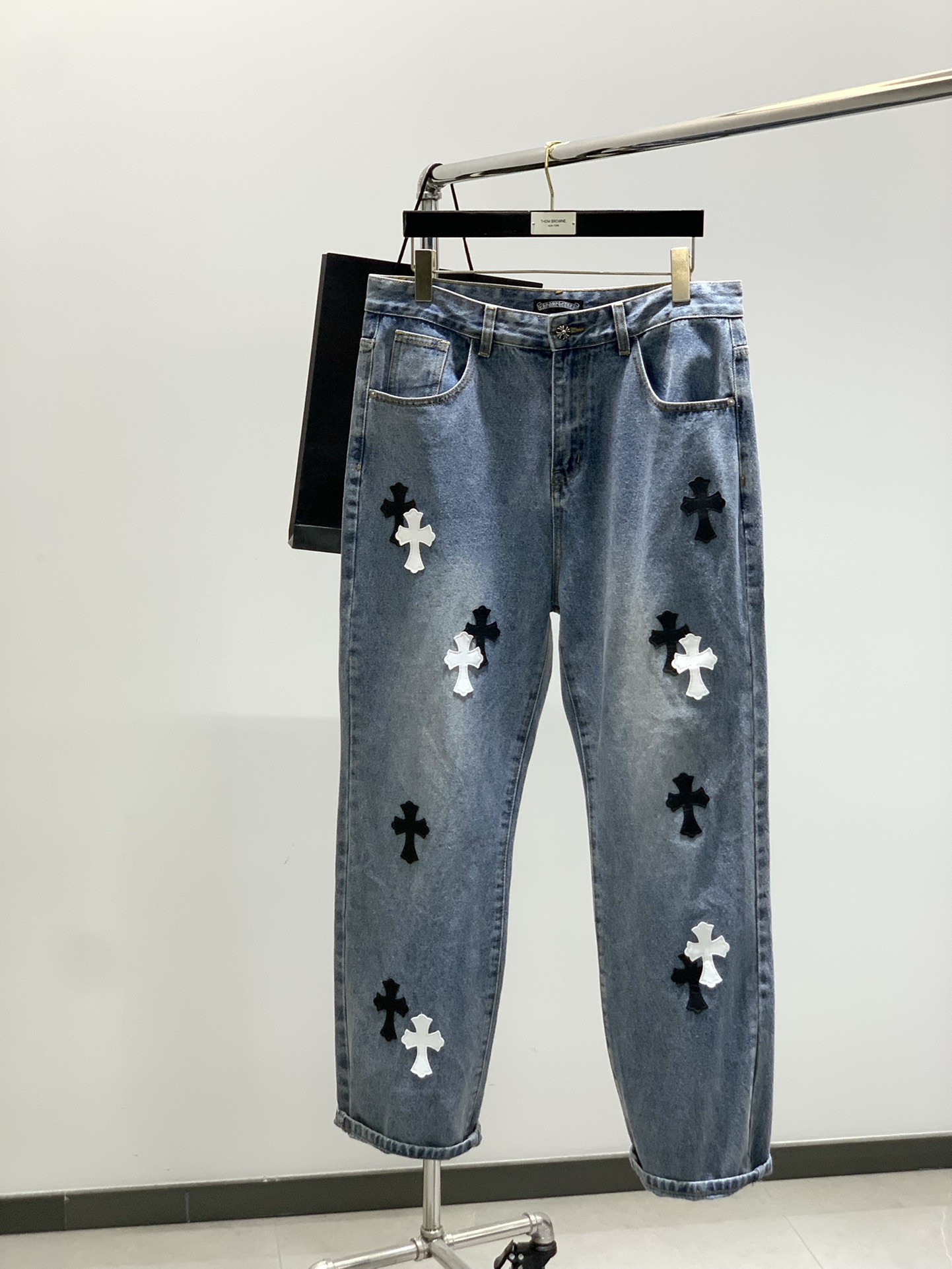 NO:450638,,Chrome Hearts, new spring products, special counters are available at the same time, original singles, fashionable and casual washing jeans, imported original fabric, top-grade printing craft letter pattern logo, original hardware and auxiliary decoration, unique design, fashionable and handsome upper body, S-2XL, chrome hearts, chrome hearts, jeans, alexander wang19860909,Chrome Hearts 克罗心,春季新品,专柜同步有售,原单狠货,时尚休闲水洗牛仔裤,采用进口原版面料,顶级印花工艺字母图案logo,原版五金辅料装饰,独特设计,上身时尚帅气,码数S-2XL,,chrome hearts,chrome hearts,jeans,alexander wang,Men's clothing