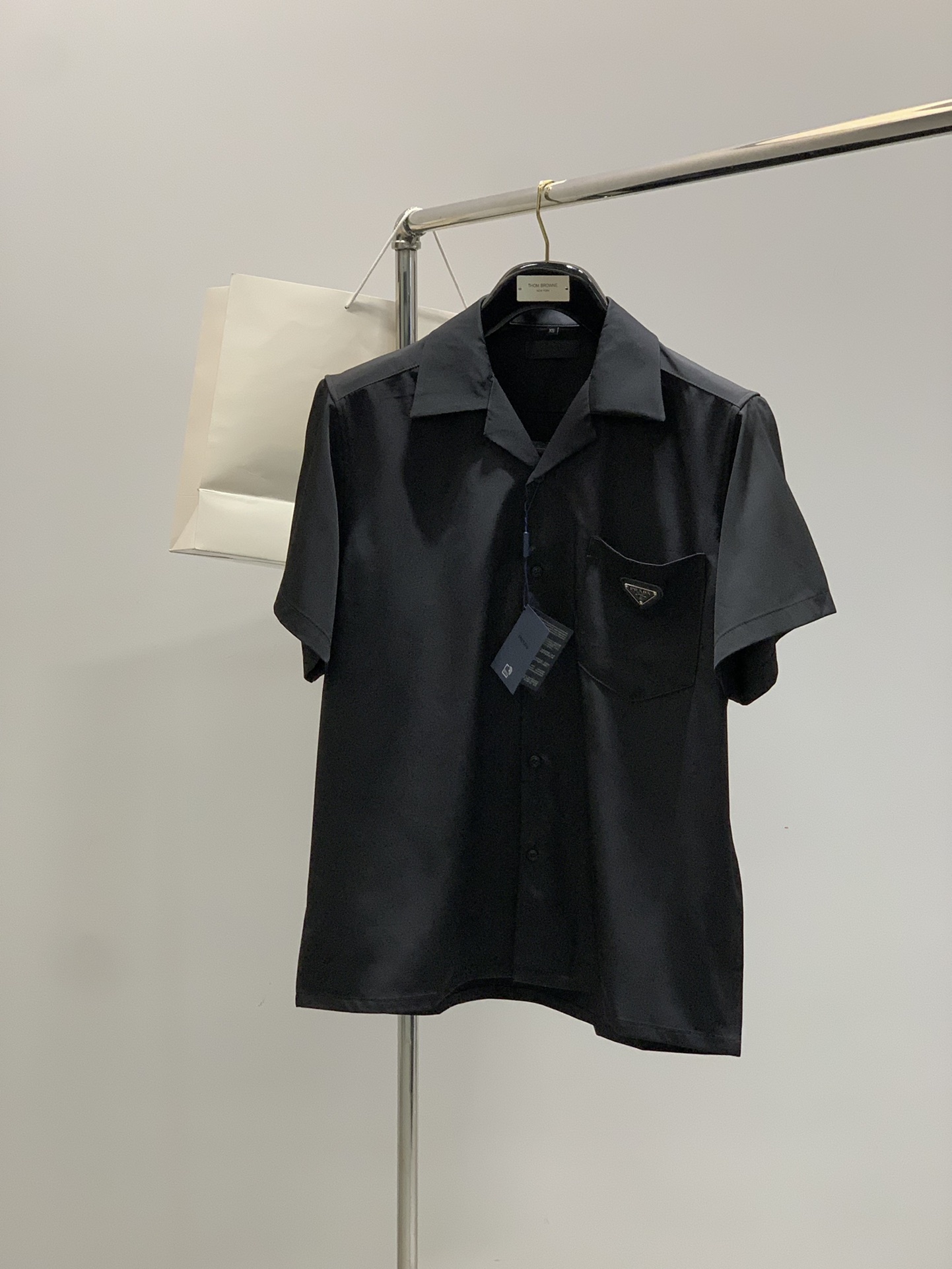 NO:450631,Clothes, shorts, PRADA Prada, the latest summer products, available at the counter at the same time, fashionable and casual short-sleeved suits, imported original fabrics, extremely complex workmanship, the only channel that can be used as a purchasing agent level, top-level printing craft letter pattern logo, extremely high grade, comfortable and versatile, handsome and stylish upper body, 2 colors recommended, code number XS-L,, prada, prada, shorts, T-shirt, alexander wang19860909衣服,短裤,PRADA 普拉达,夏季最新品,专柜同步有售,时尚休闲短袖套装,进口原版面料,做工极为复杂,唯一可以做代购级别的渠道狠货,顶级印花工艺字母图案logo,档次极高,舒适百搭,上身帅气有型,2色推荐,码数XS-L,,prada,prada,shorts,T-shirt,alexander wang,Men's clothing