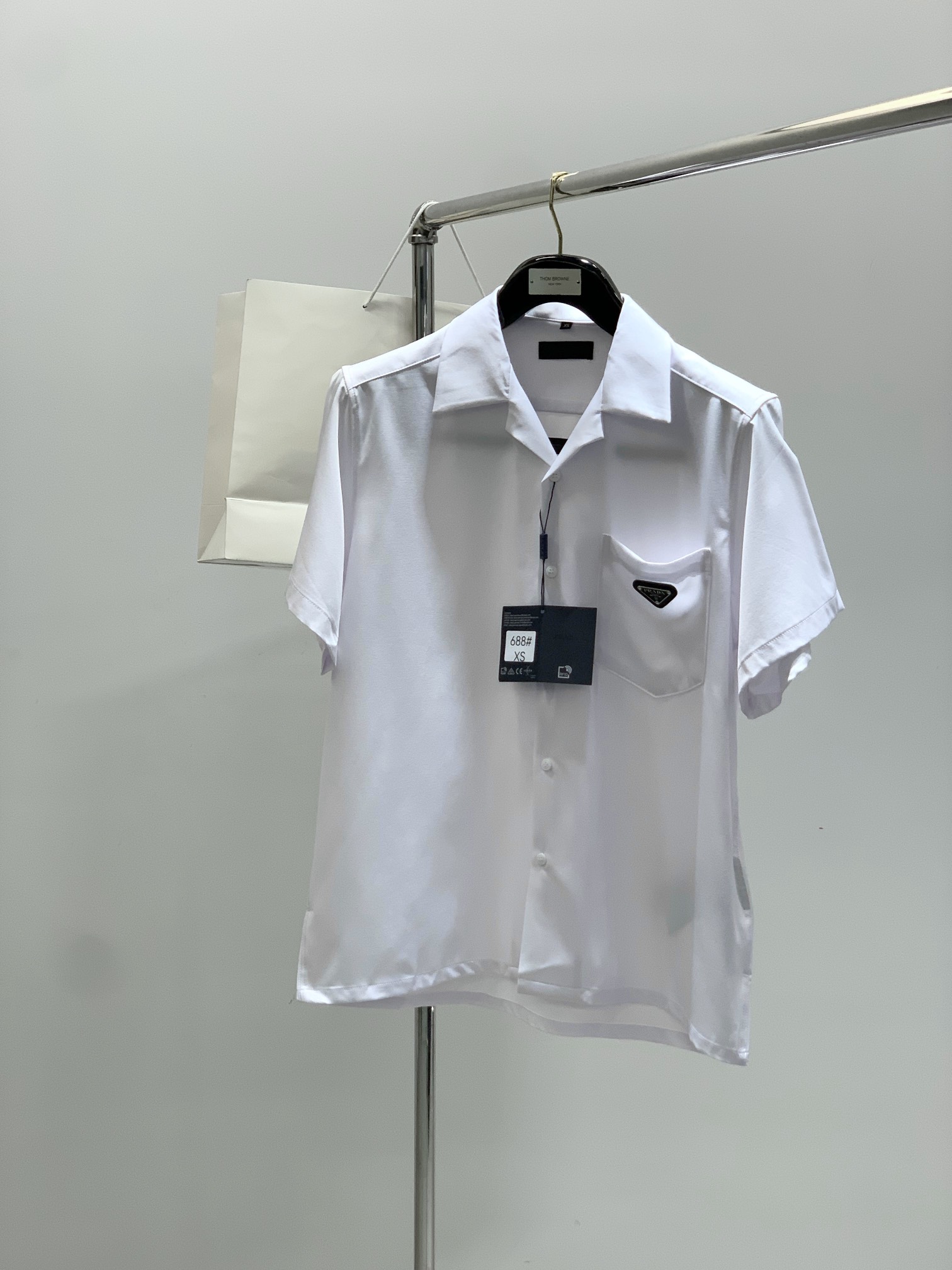 NO:450633,Clothes, shorts, PRADA Prada, the latest summer products, available at the same time for counters, fashionable and casual short-sleeved suits, imported original fabrics, extremely complex workmanship, the only channel that can be used as a purchasing agent level, top-level printing craft letter pattern logo, extremely high grade, comfortable and versatile, handsome and stylish upper body, 2 colors recommendation, code number XS-L,, prada, prada, shorts, T-shirt, alexander wang19860909衣服,短裤,PRADA 普拉达,夏季最新品,专柜同步有售,时尚休闲短袖套装,进口原版面料,做工极为复杂,唯一可以做代购级别的渠道狠货,顶级印花工艺字母图案logo,档次极高,舒适百搭,上身帅气有型,2色推荐,码数XS-L,,prada,prada,shorts,T-shirt,alexander wang,Men's clothing