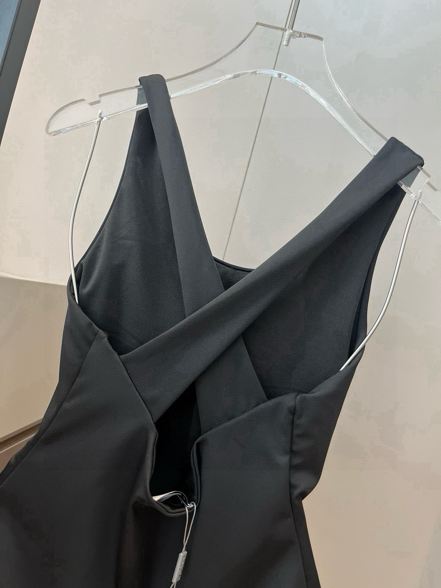 。
Dior 连体泳衣👙❤️😍🥰适合多种场景的游泳衣🏊‍♀️海边 游泳池 温泉 水上乐园 漂流都可以😌内