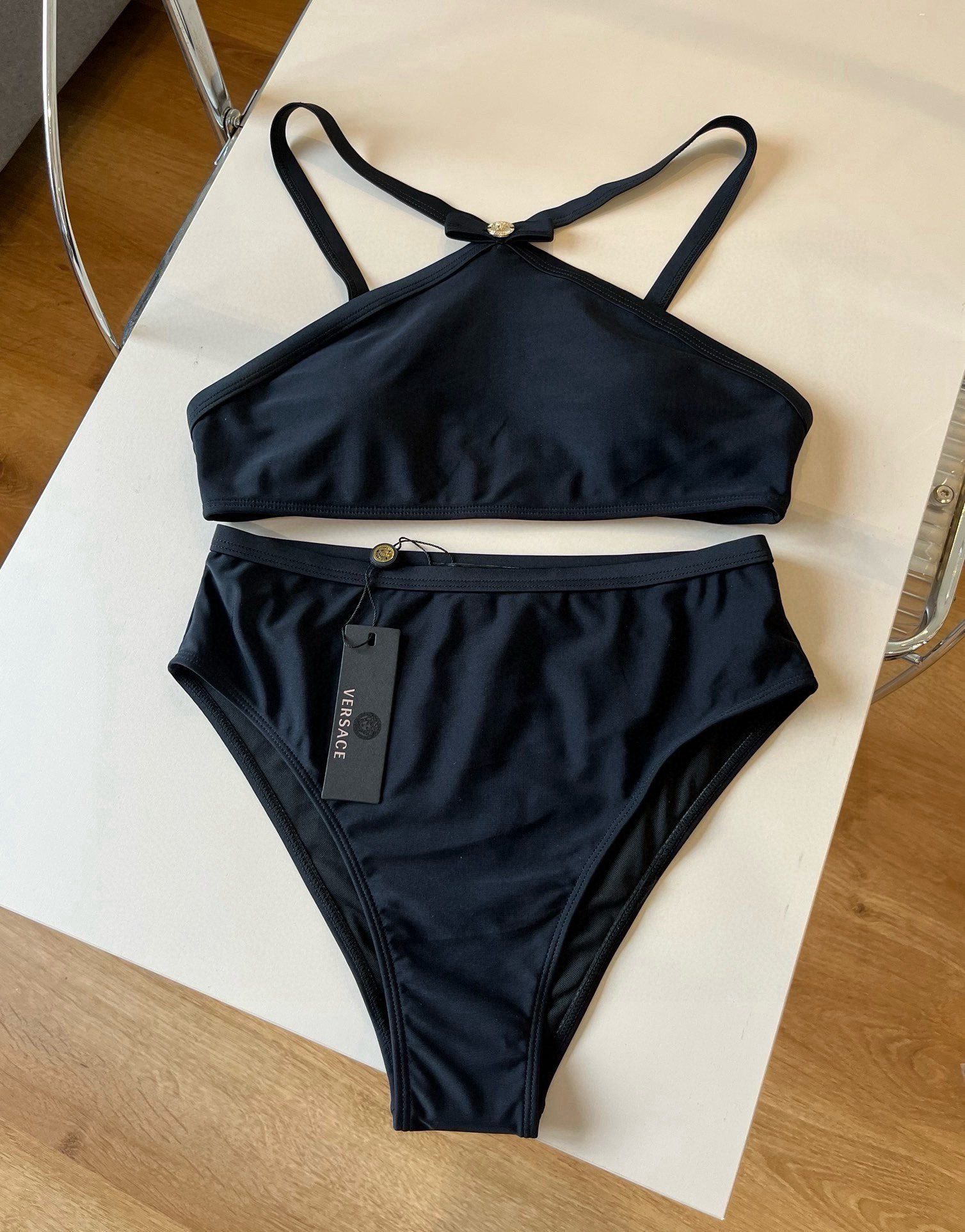 。
范思哲官方新款泳衣比基尼👙，分体比基尼高端定制，S M L XL