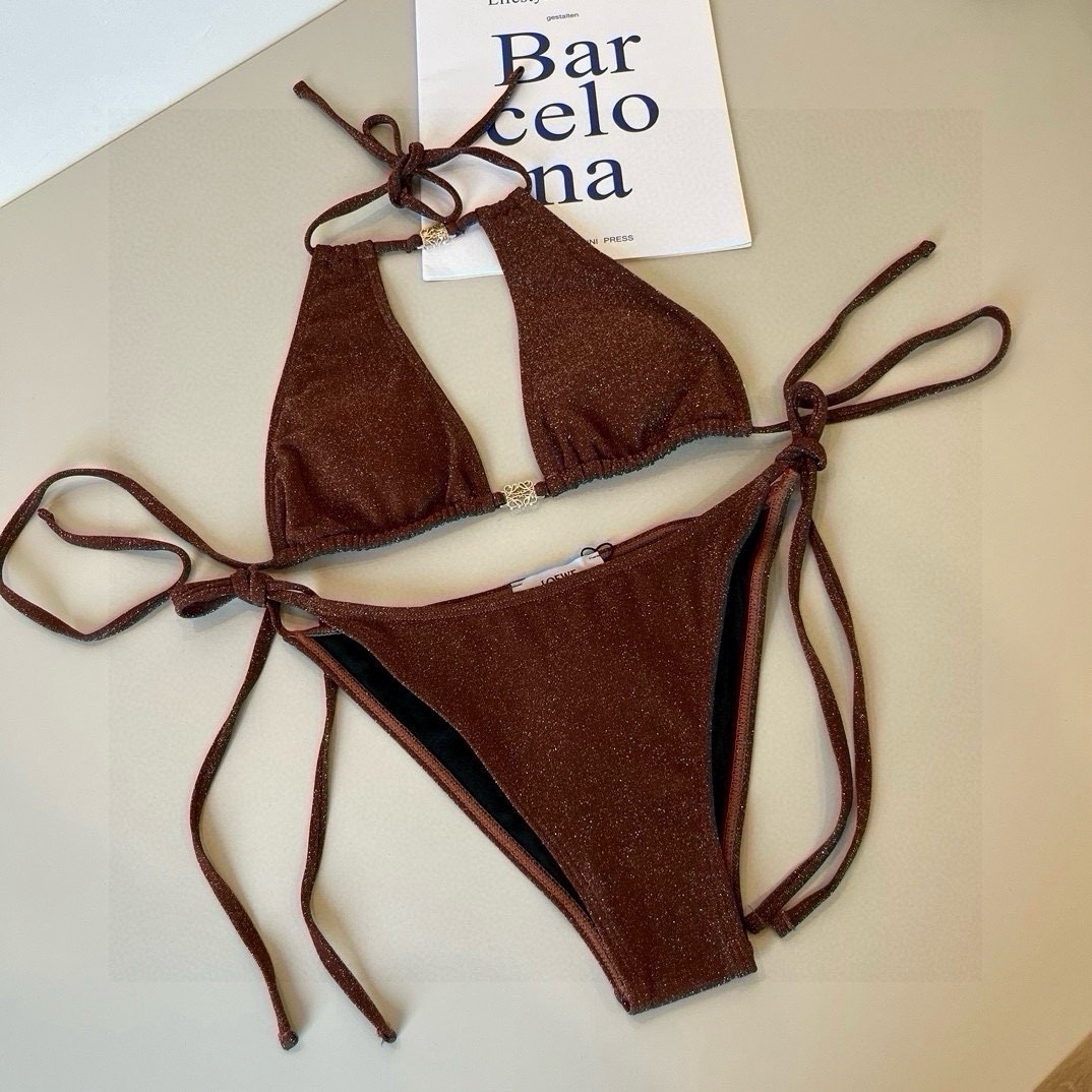 。
罗意威LOEWE新款比基尼泳衣👙❤️😍🥰适合多种场景的游泳衣🏊‍♀️海边 游泳池 温泉 水上乐园 漂