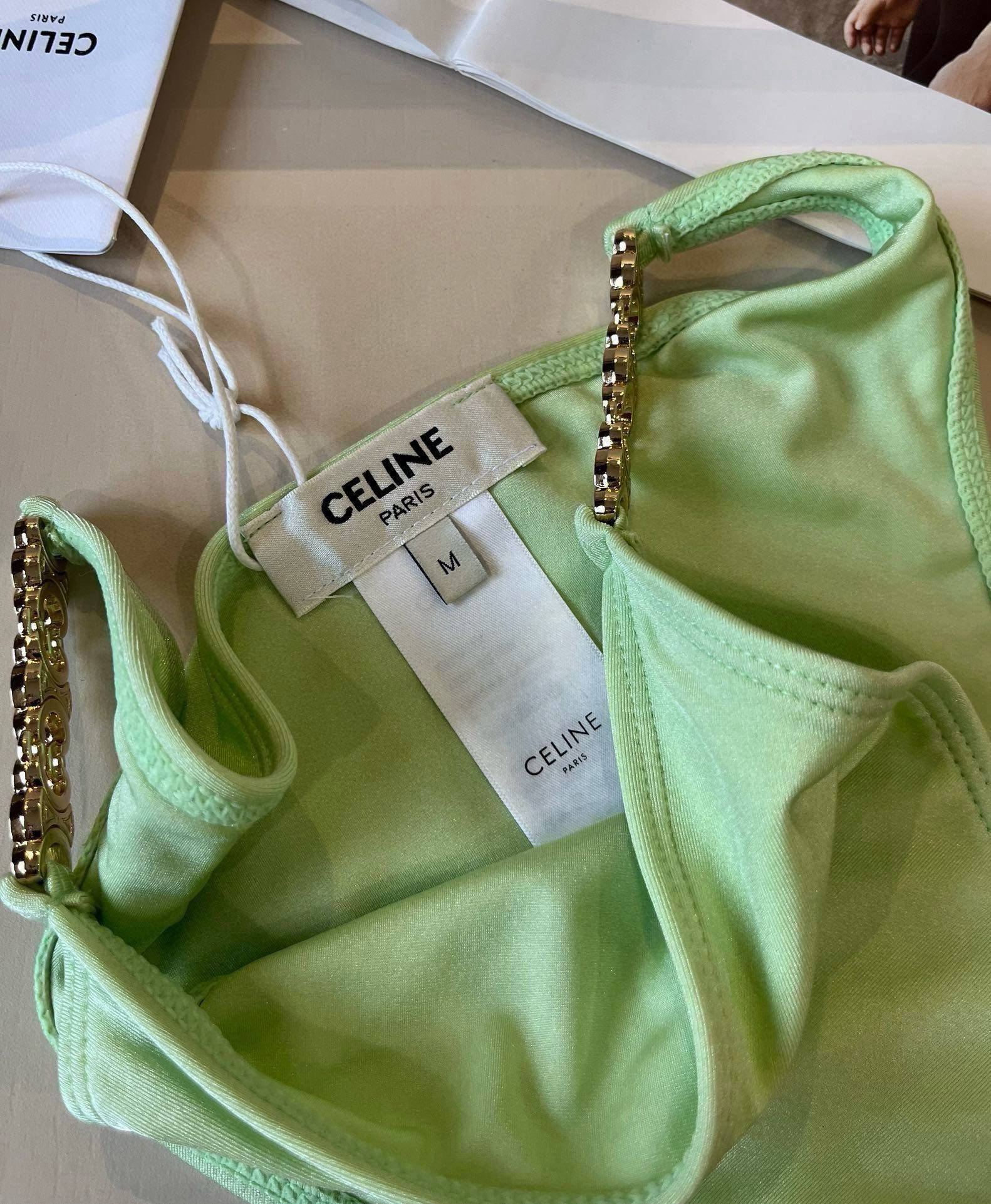 。

Celine赛琳新款比基尼， S M L XL。细节待更新