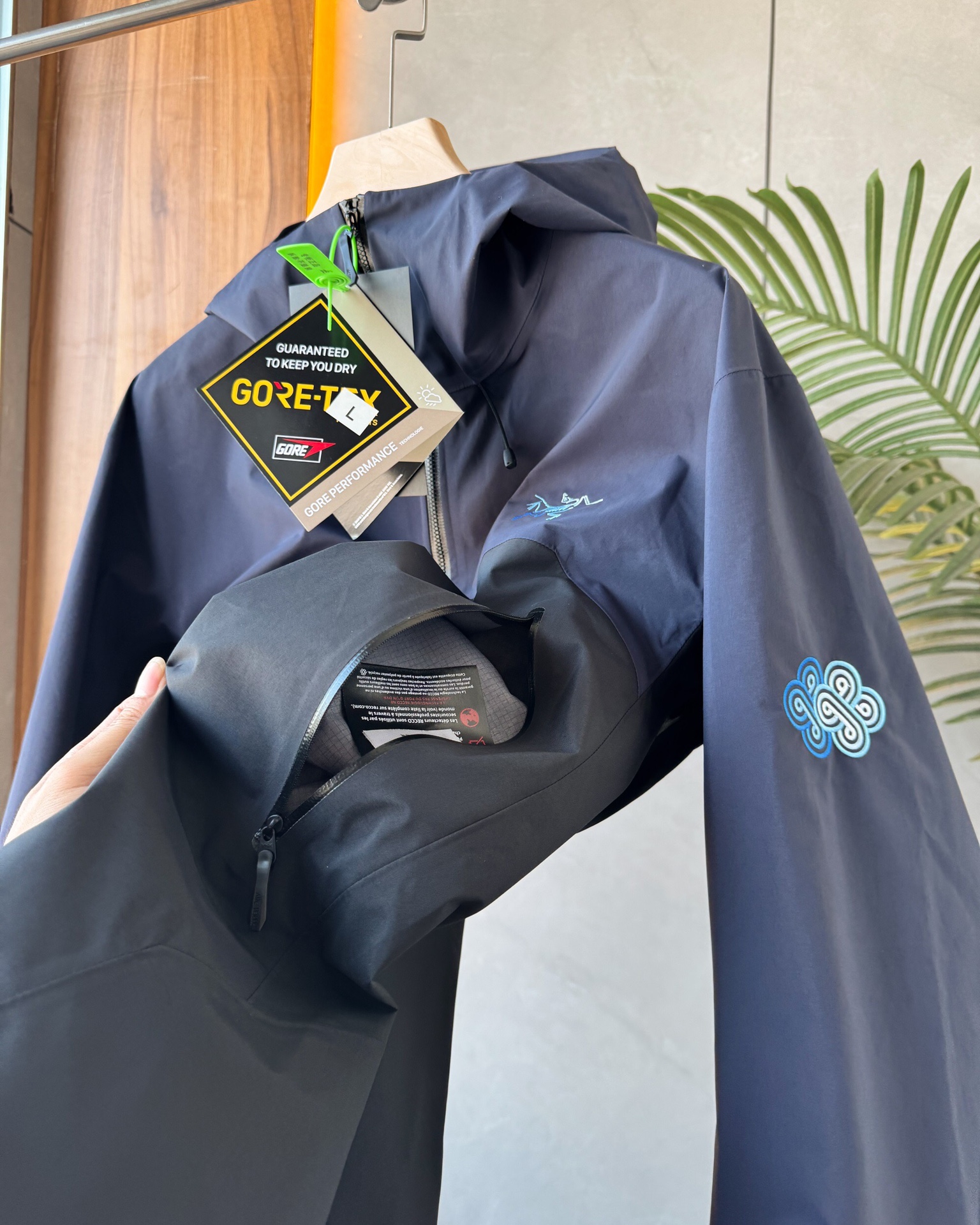  😍高端品质保证👍独家首发😘【高版本硬壳冲锋衣】
Arcteryx始祖鸟SONGTSAM松赞联名系列20