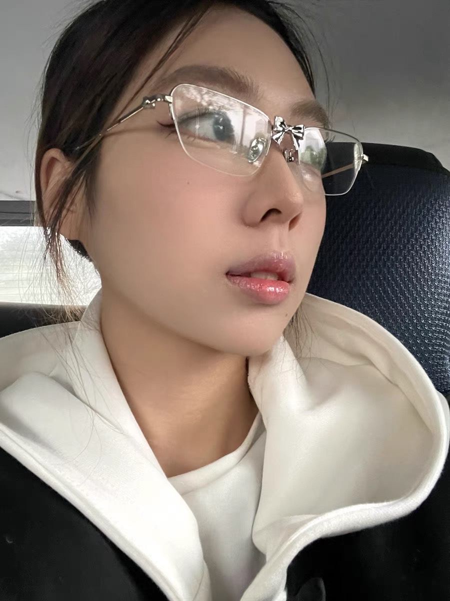 无钻 带钻‼️ 模特图 钛架YVMIN尤目x SHUSHUTONG 金属蝴蝶结点钻装饰眼镜尤目YVMIN