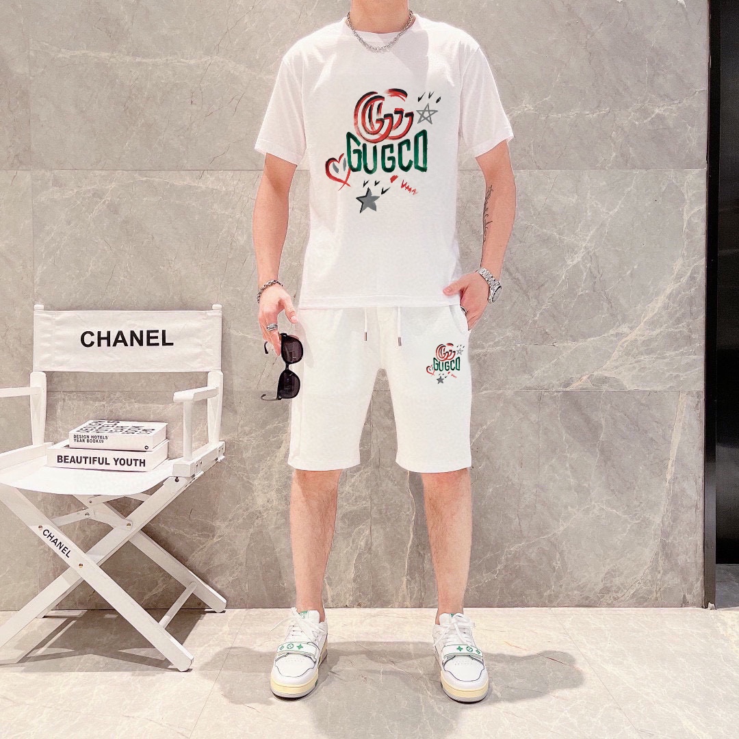 Gucci 品牌【GUCCI 古奇】 2025新款男士短袖短裤套装 销售 市面高端版本 手感细腻柔软 让你穿着更加舒适 立体裁剪版型超赞 尺码:M-5XL下单请报身高体重