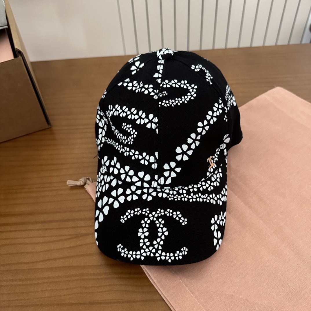 

香奈儿CHANEL 新品高定棒球帽，小香logo经典简约，时尚休闲设计 跑量新品
