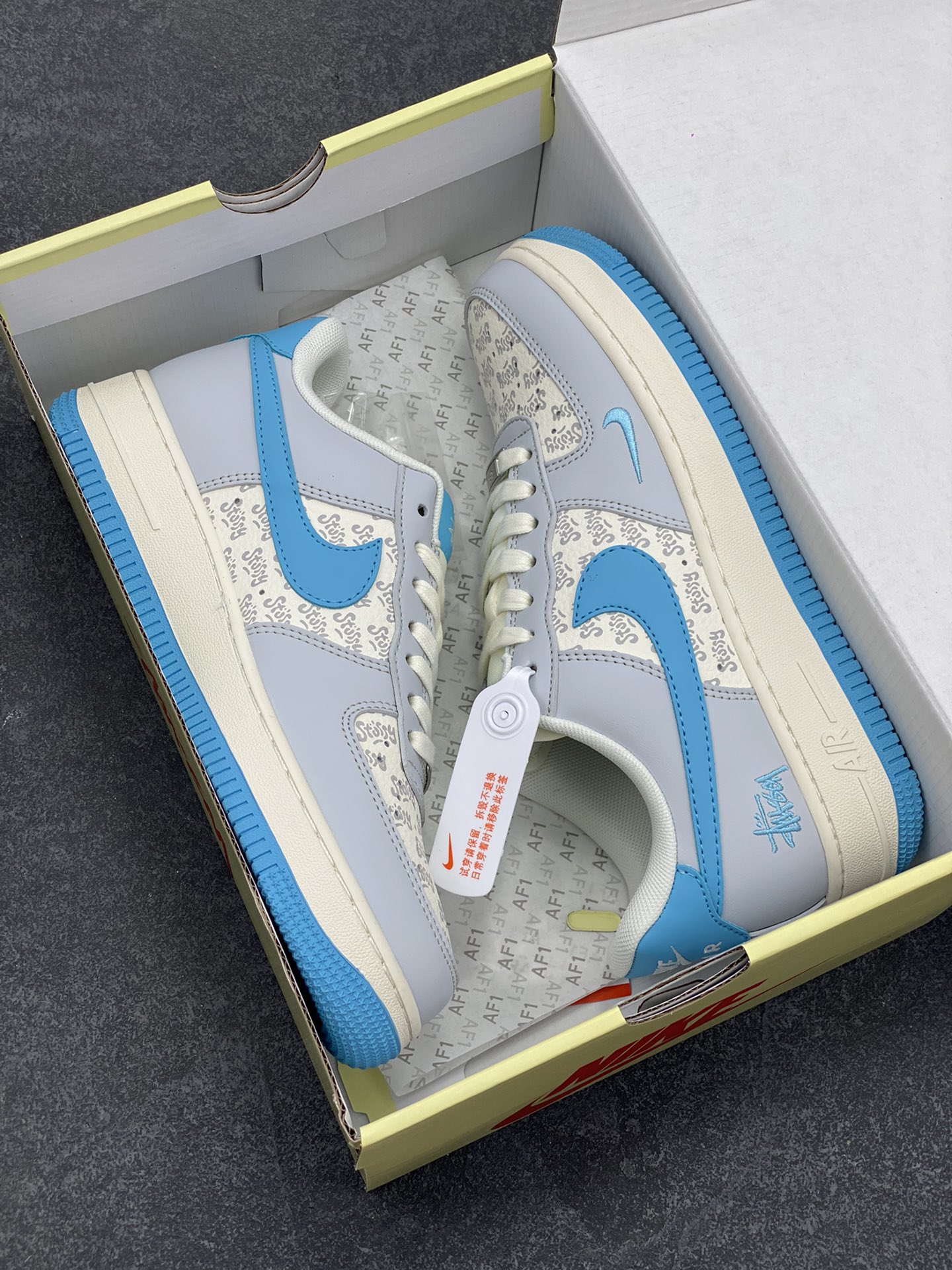 图片[9]-NIke Air Force 1 \’07 Low “斯图西联名——荧光蓝印花”空军一号 低帮 运动鞋 休闲鞋 折边针车 工艺难度大 原楦头原纸板 原装鞋盒 定制五金配件 内置全掌气垫 原厂鞋底 货号：JJ2508-717 尺码：36 36.5 37.5 38 38.5 39 40 40.5 41 42 42.5 43 44 44.5 45-选品中心