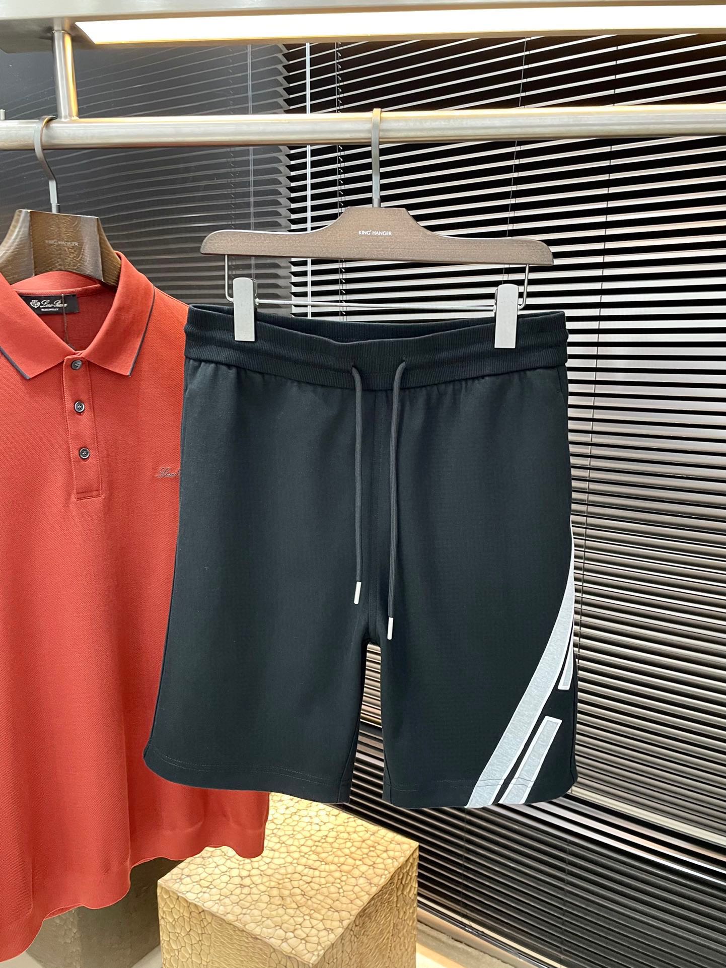 NO:433245,P HERMES (HERMES) 2025 spring and summer new style, the latest casual shorts. The original pants are casual and versatile, casual and lazy, high-end custom imported cotton fabric, customized craftsmanship, and full of comfort. High-end and atmospheric, does the summer taste have? First choice. Code number M1 XXXL purchasing level...,,hermes,hermes, shorts,alexander wang19860909P  HERMES（爱马仕）2025春夏季新款,最新休闲短裤.原版裤型上身休闲百搭、随性慵懒范,高级定制进口全棉面料,订制工艺 舒适感爆棚.高端大气,夏天的味道有没有,首选 .码数 M一XXXL代购级别……,,hermes,hermes,shorts,alexander wang,Men's clothing