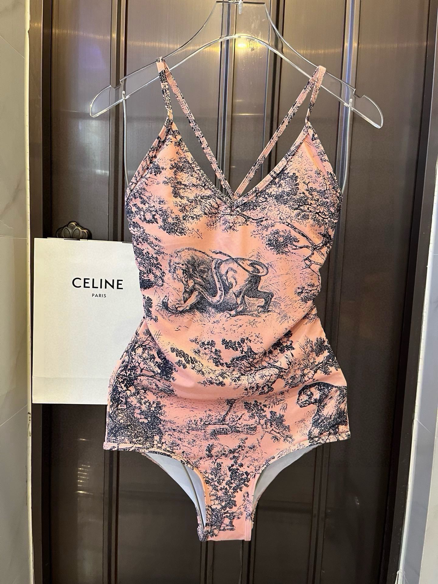 NO:375470,Dior official new one-piece swimsuit bikini, S M L XL swimsuit swim trunk bikini, swimsuit, swimming trunk, bikini, dior, dior, swimsuits, bikinis19860909Dior迪奥官方新款连体泳衣比基尼,S M L XL泳衣泳裤比基尼,泳衣，泳裤，比基尼,dior,dior,swimsuits,bikinis,accessory