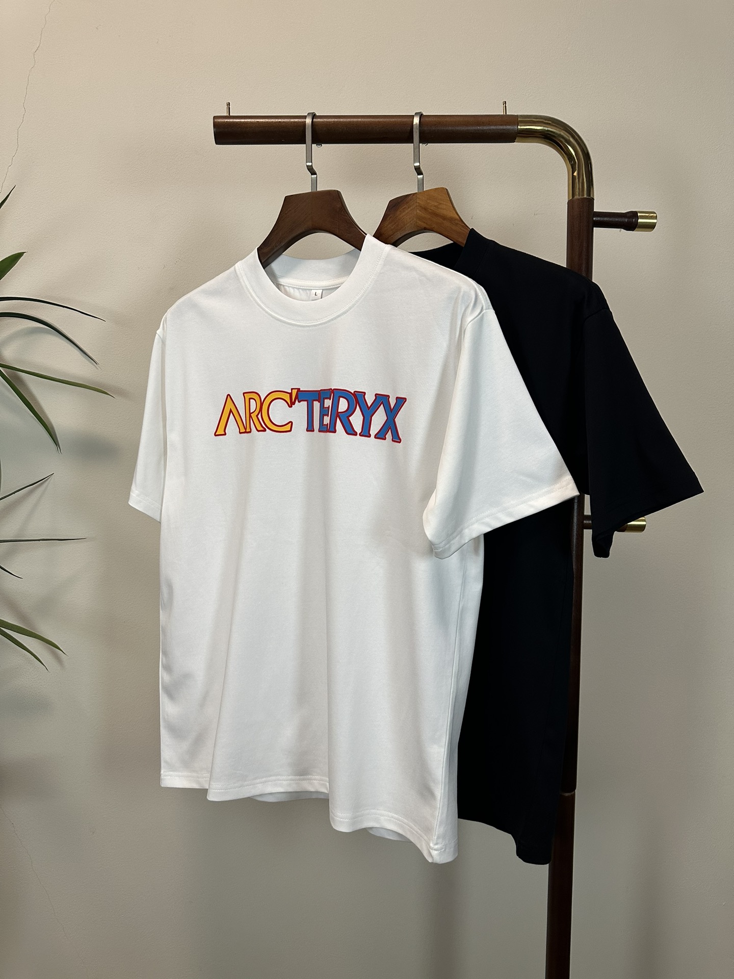 NO:457555,ARC Archaeopteryx 2025 new round neck short-sleeved T-shirt high-end version!  Customized fabrics for counters are breathable and comfortable, with impeccable details, and the brand element design concept reflects high quality. The feel is delicate and soft!  It is casually cut, with a great upper body style!  Code number M-3XL, arc'teryx, T-shirt,tees, t-shirt,alexander wang19860909ARC 始祖鸟 2025新款 圆领 短袖 T恤 高端版本！专柜定制面料 透气舒适度高,细节无可挑剔,品牌元素设计理念,体现高品质.手感细腻柔软！呈现休闲裁剪,上身版型超赞！ 码数M-3XL,arc'teryx,T-shirt,tees，t-shirt,alexander wang,Men's clothing