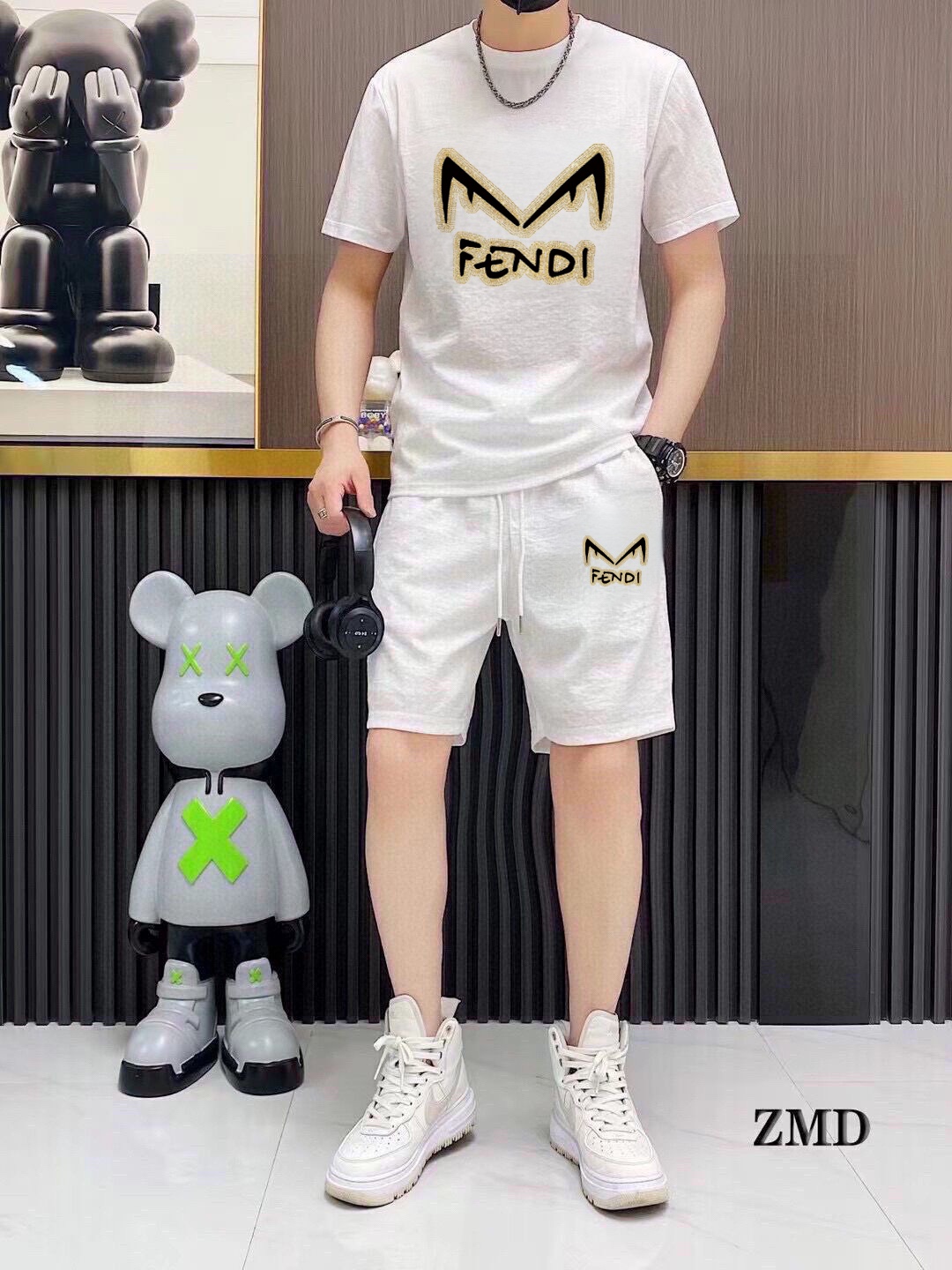 Fendi 品牌【FENDI 芬迪】 2025新款男士短袖短裤套装 销售 市面高端版本 手感细腻柔软 让你穿着更加舒适 立体裁剪版型超赞 尺码:M-5XL下单请报身高体重