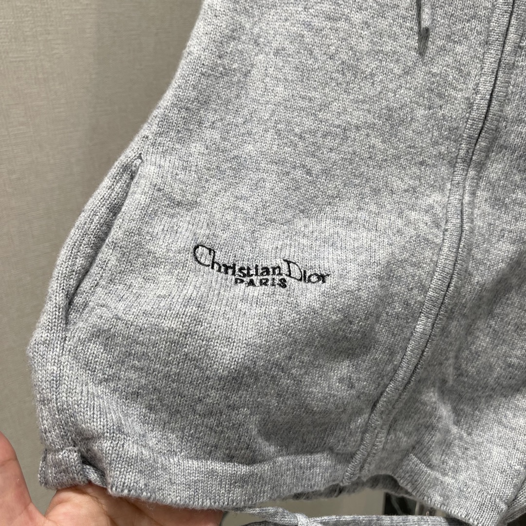 
Ｄ家 25早秋新款 连帽针织开衫 全开襟拉链领口随意调节 下摆刺绣徽标➕绑带设计 丰富层次感上身摩登复